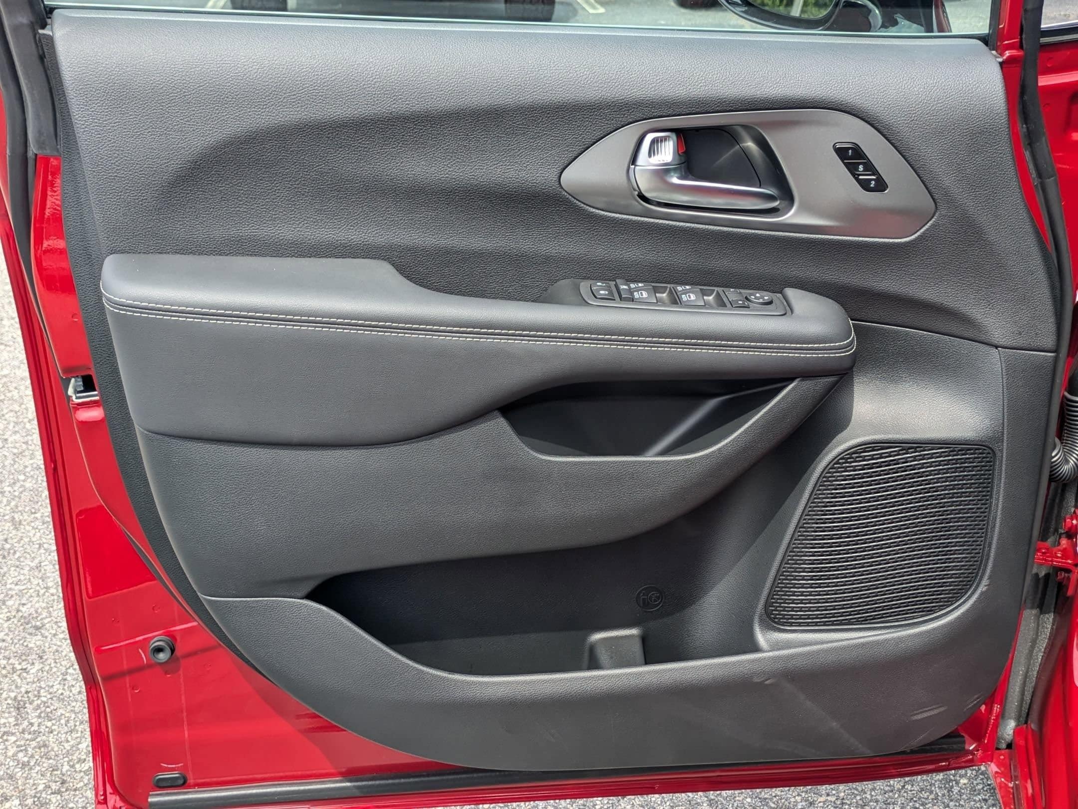 2026 Chrysler Pacifica Select - Photo 19