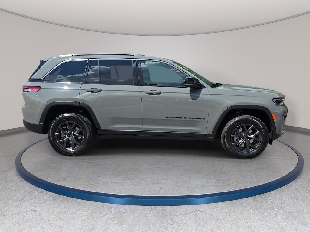 New 2027 Jeep Grand Cherokee Laredo Altitude Sport Utility