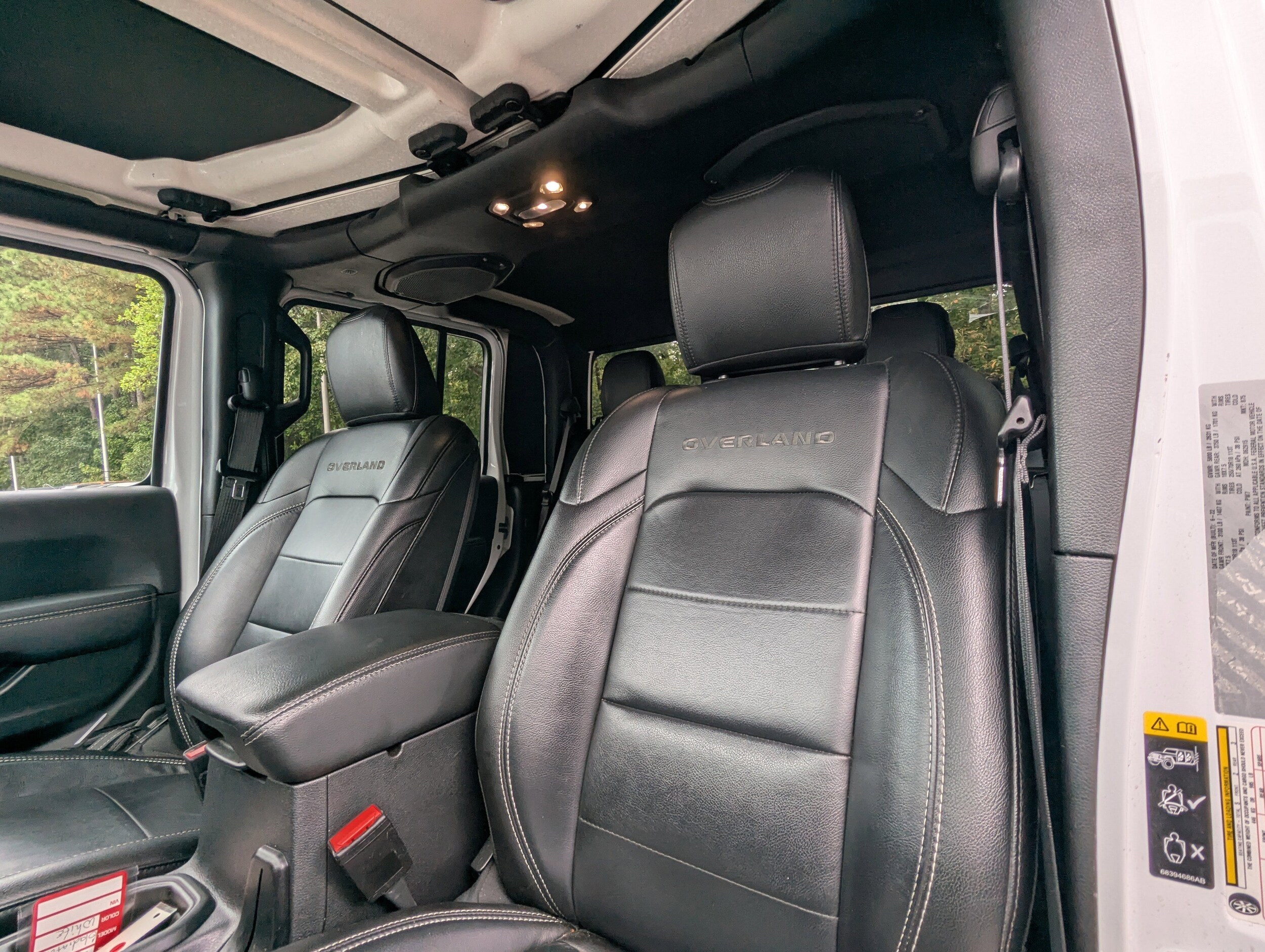 2022 Jeep Gladiator Overland photo 2