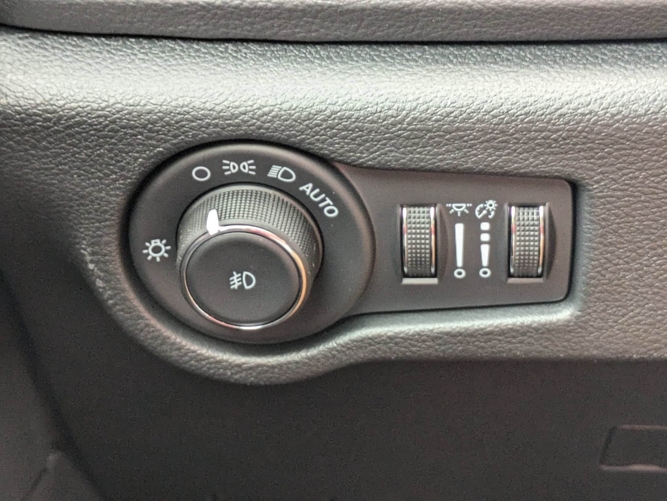 2026 Chrysler Pacifica Select - Photo 18