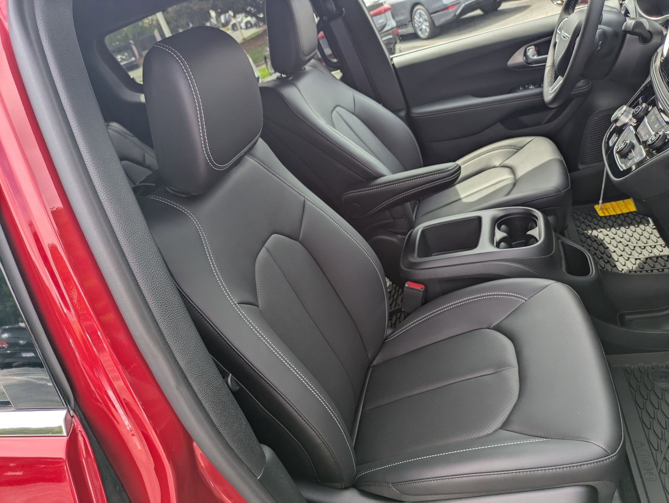 2026 Chrysler Pacifica Select - Photo 30