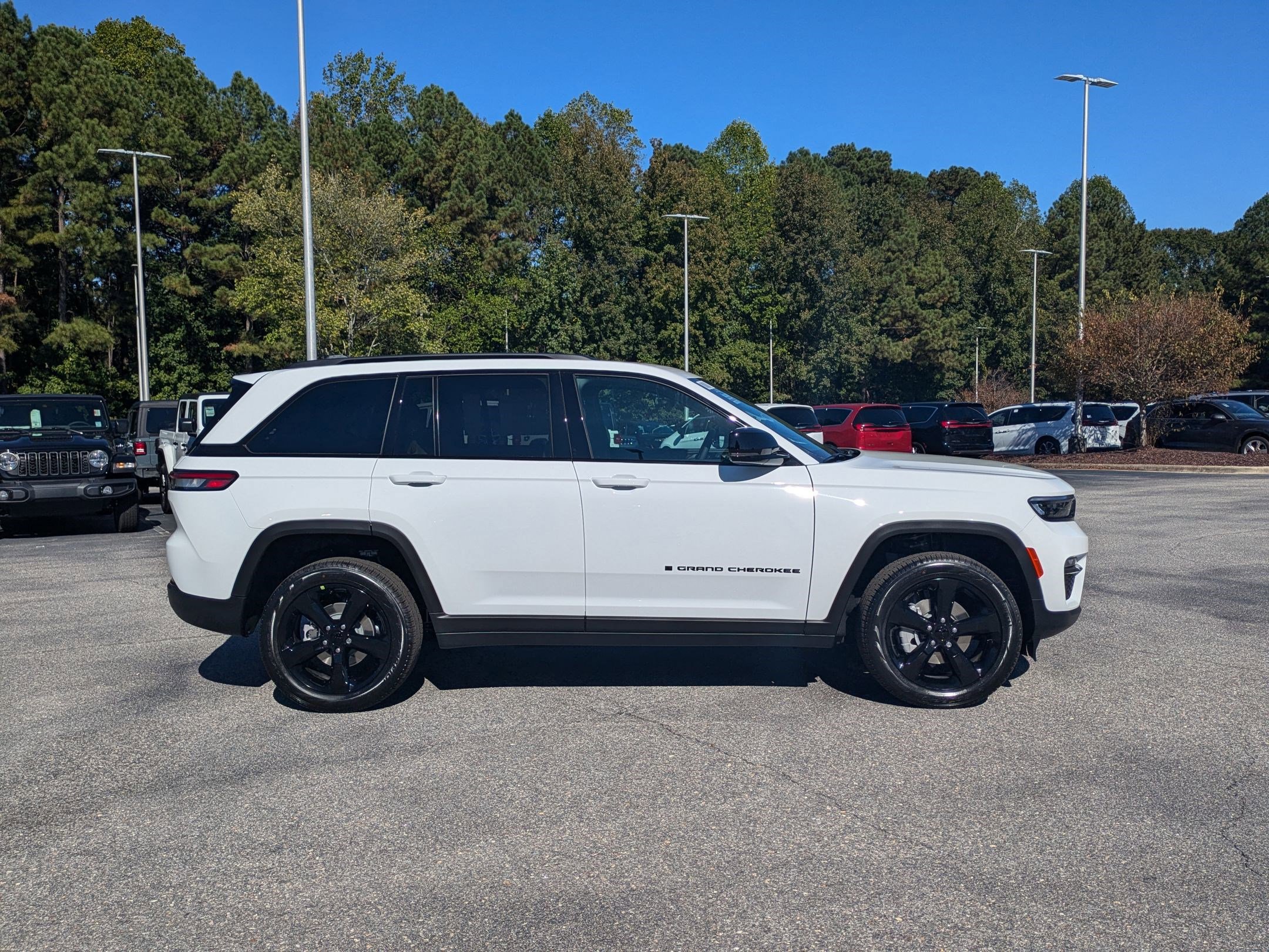 2025 Jeep Grand Cherokee Limited photo 4