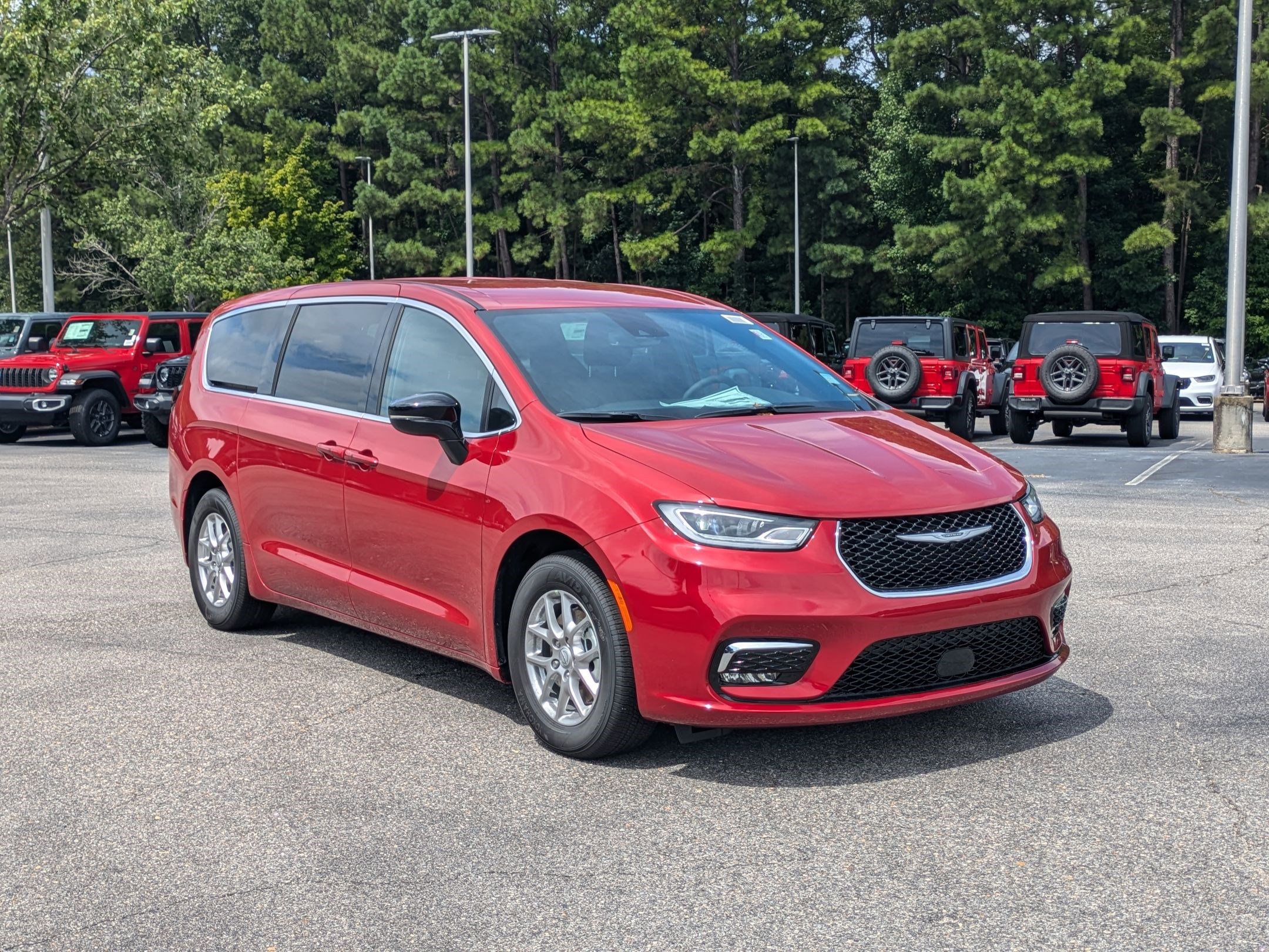 2026 Chrysler Pacifica photo 3