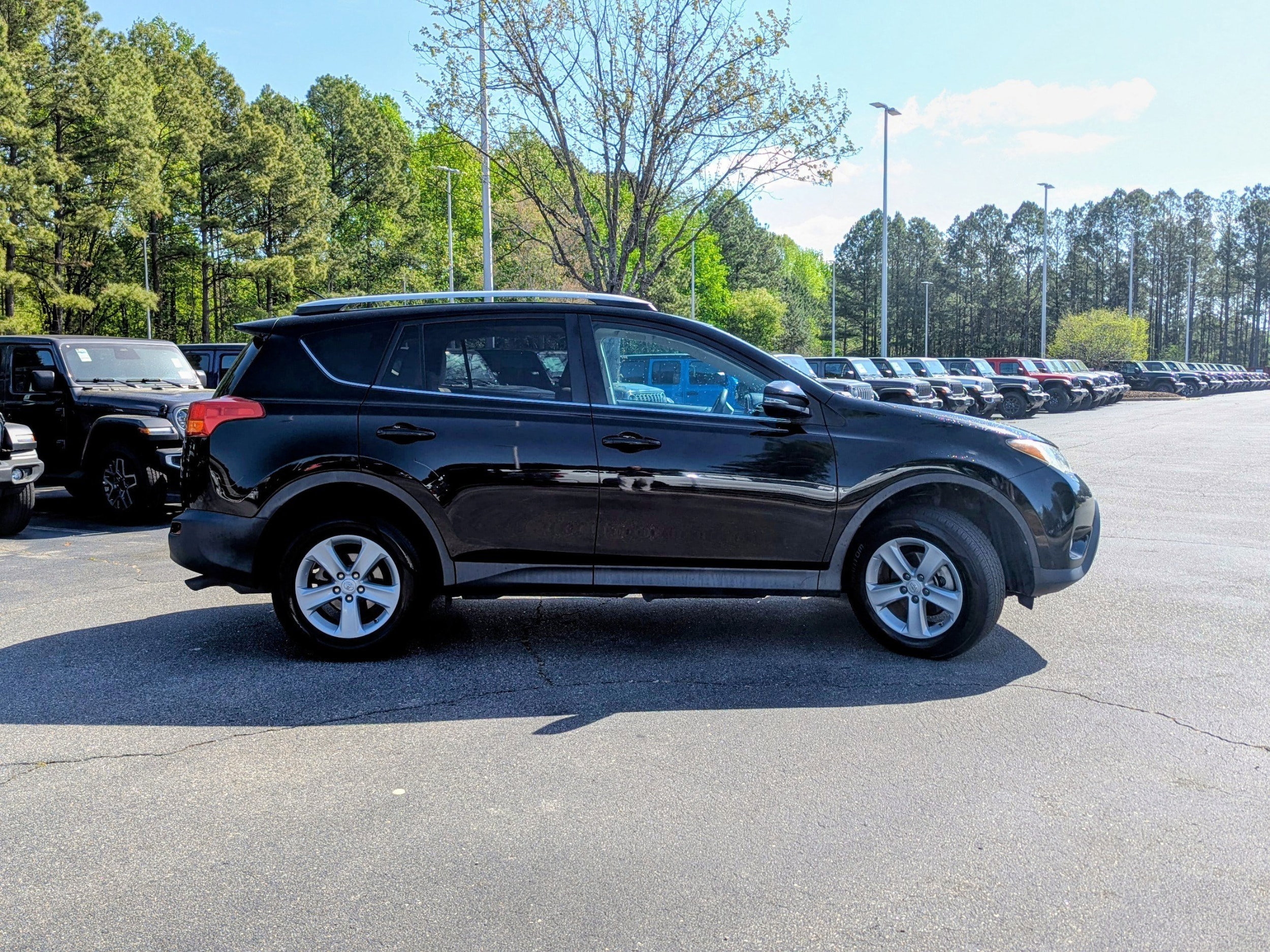 View vehicle photo 4