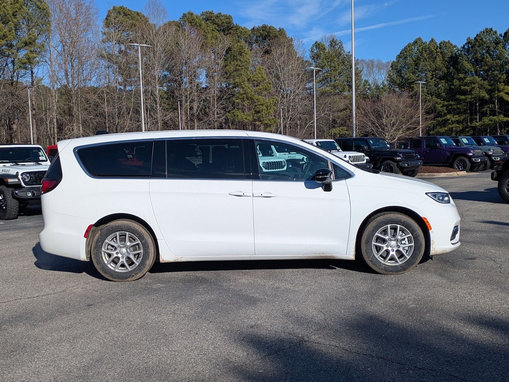 New 2026 Chrysler Pacifica SELECT Passenger Van