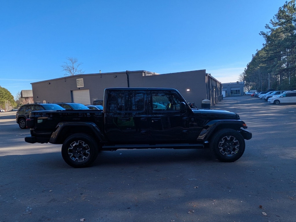 New 2026 Jeep Gladiator SAHARA 4X4 Pickup
