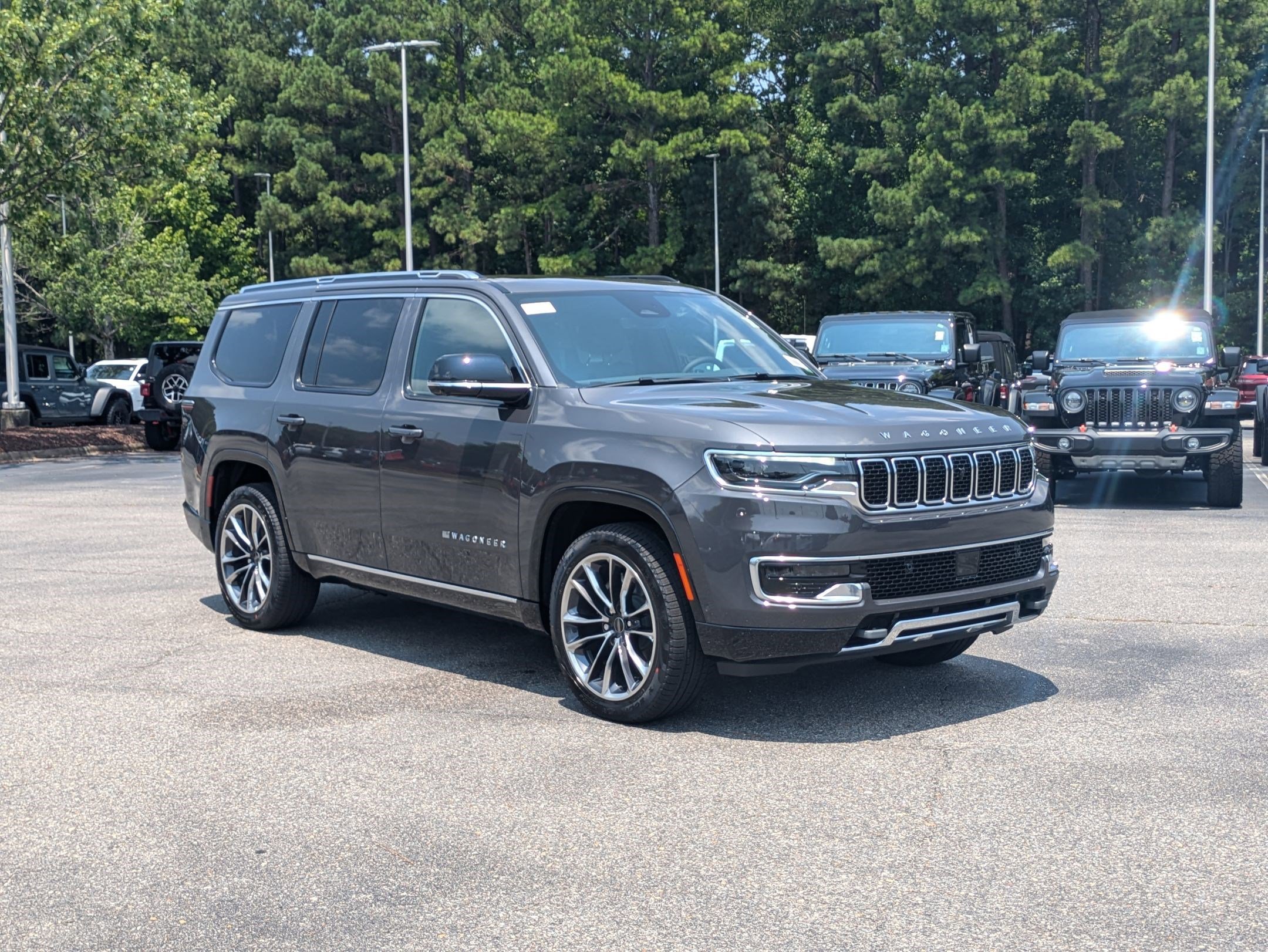 2025 Jeep Wagoneer Series III photo 3