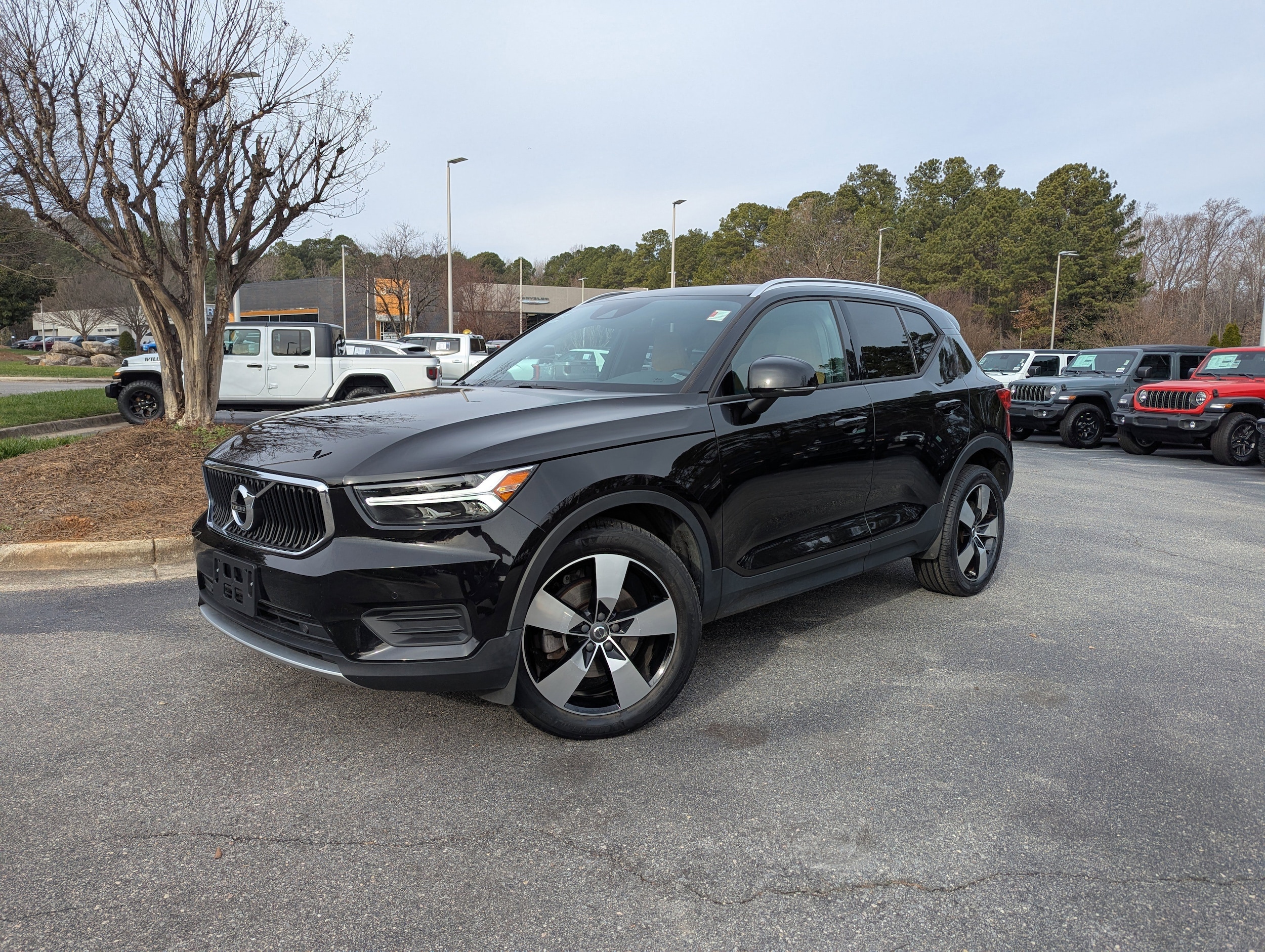 2020 Volvo XC40 Momentum's photo