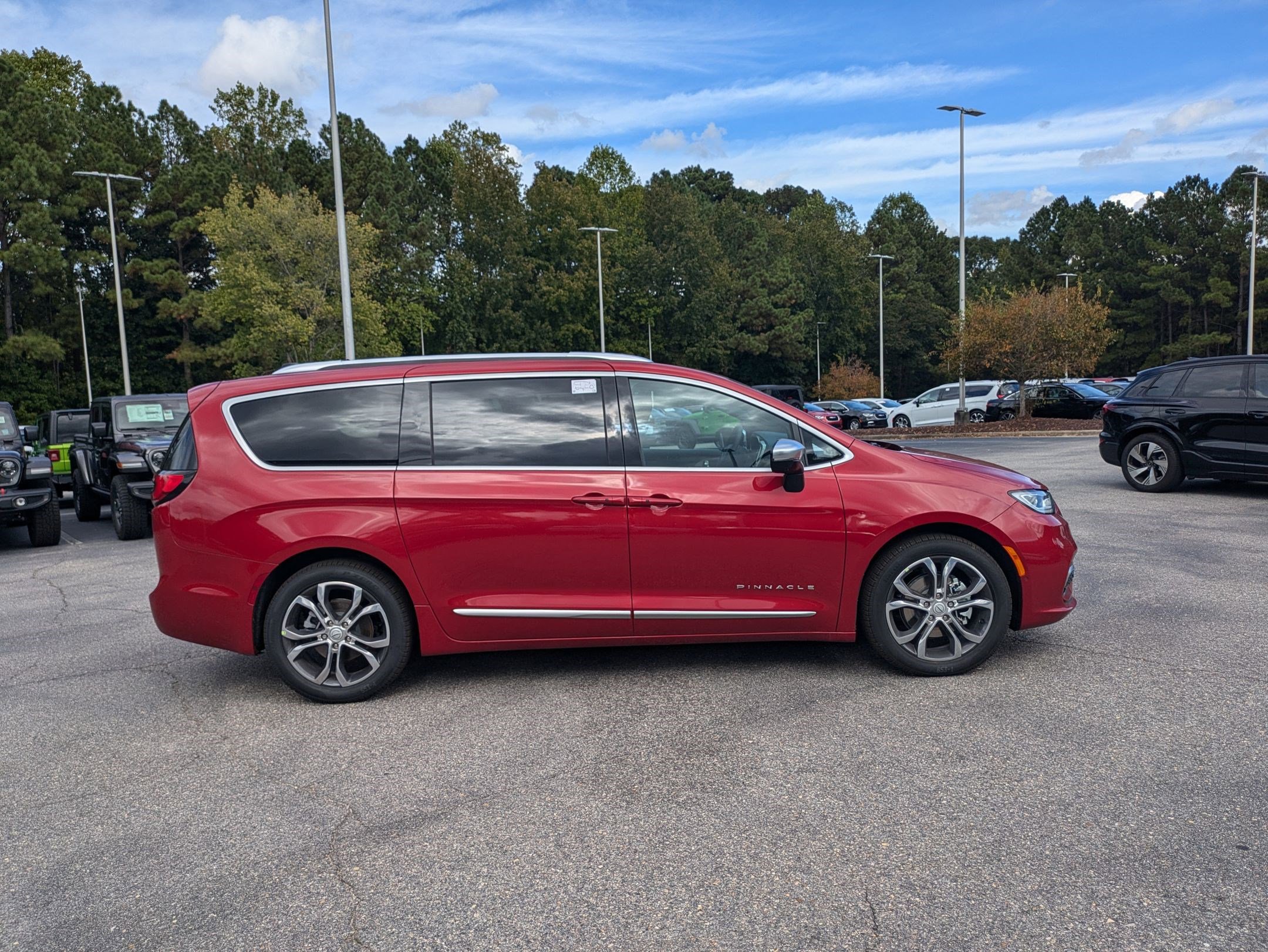 2026 Chrysler Pacifica Pinnacle photo 4