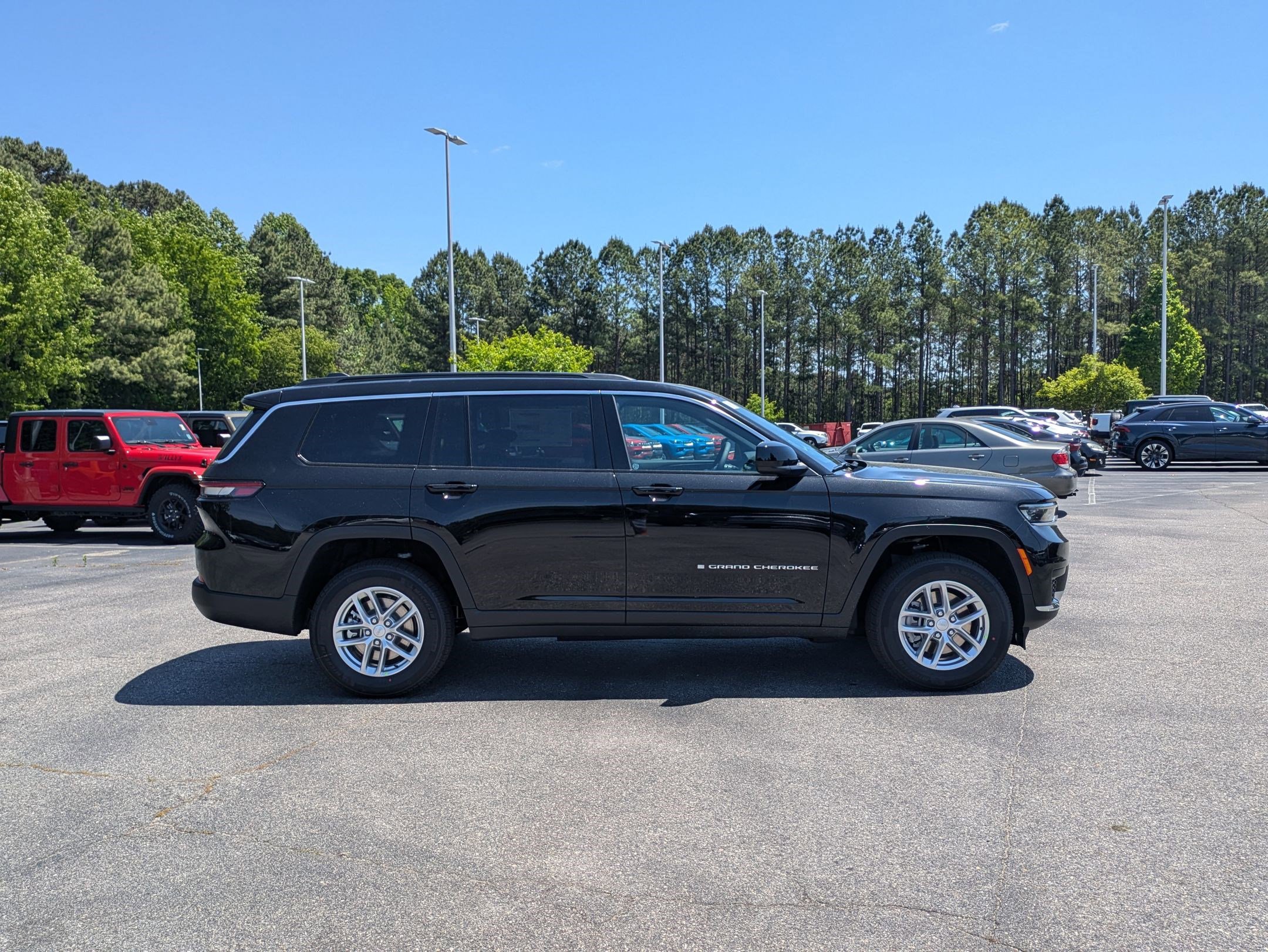 2025 Jeep Grand Cherokee Laredo X photo 4