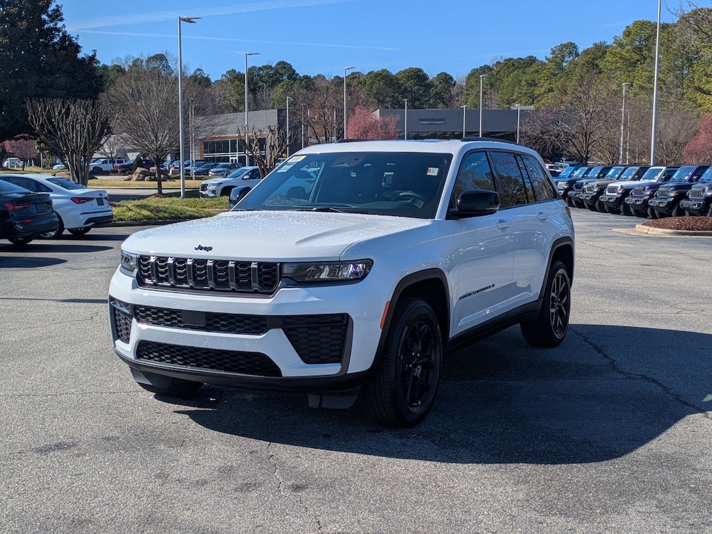 New 2026 Jeep Grand Cherokee LAREDO ALTITUDE 4X4 Sport Utility
