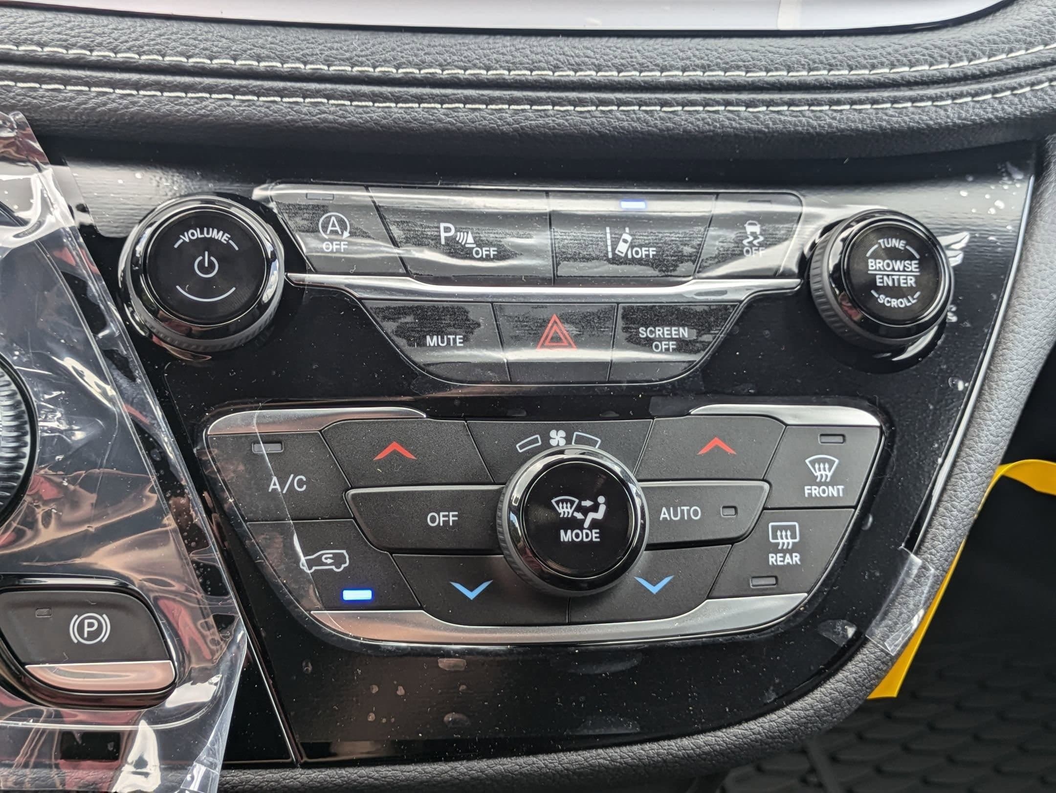 2026 Chrysler Pacifica Select - Photo 15