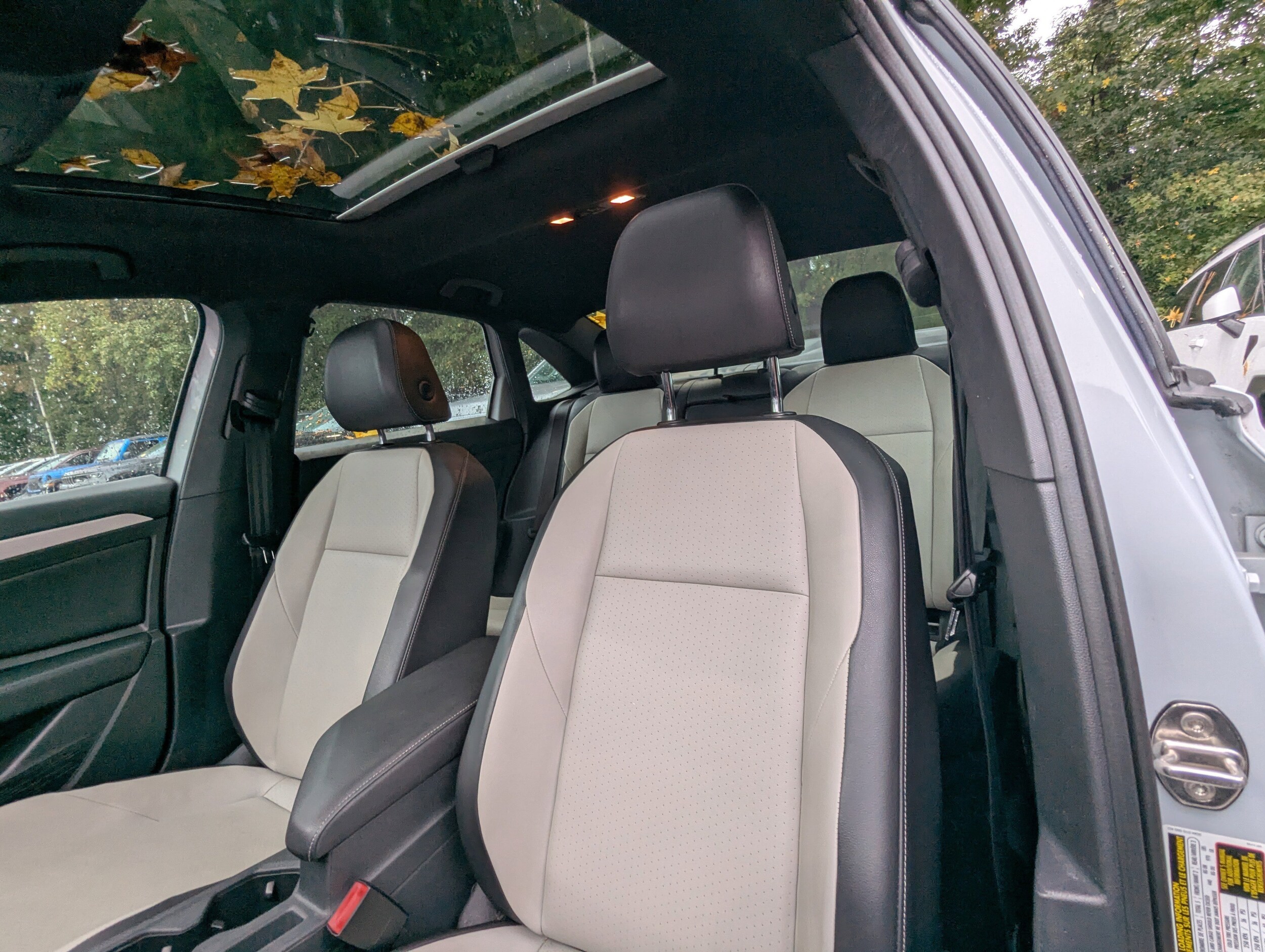 2019 Volkswagen Jetta R-Line photo 2