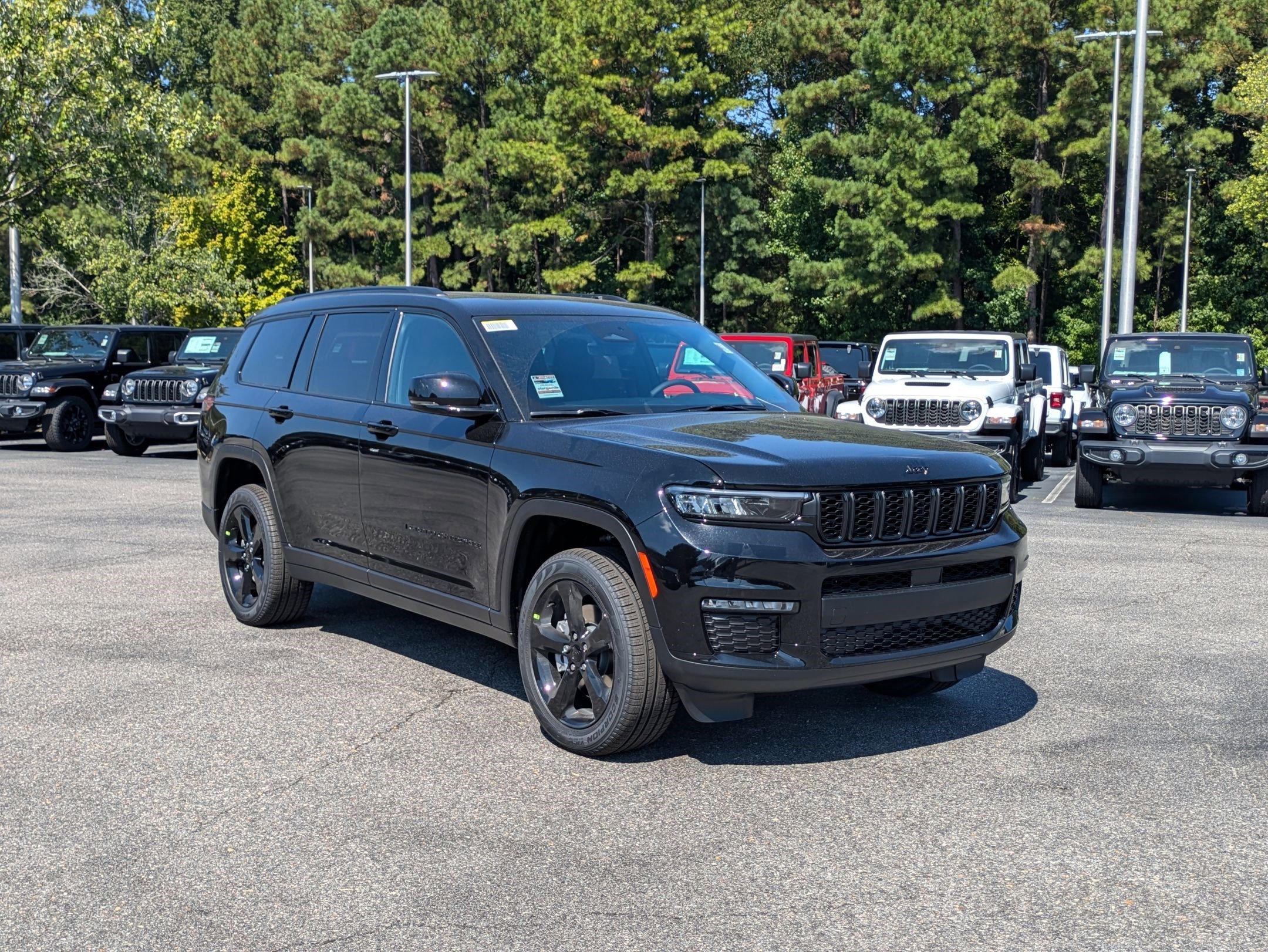 2025 Jeep Grand Cherokee Limited photo 3