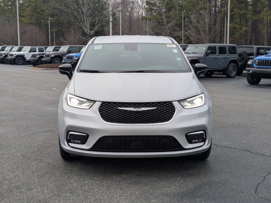 New 2026 Chrysler Pacifica SELECT AWD Passenger Van