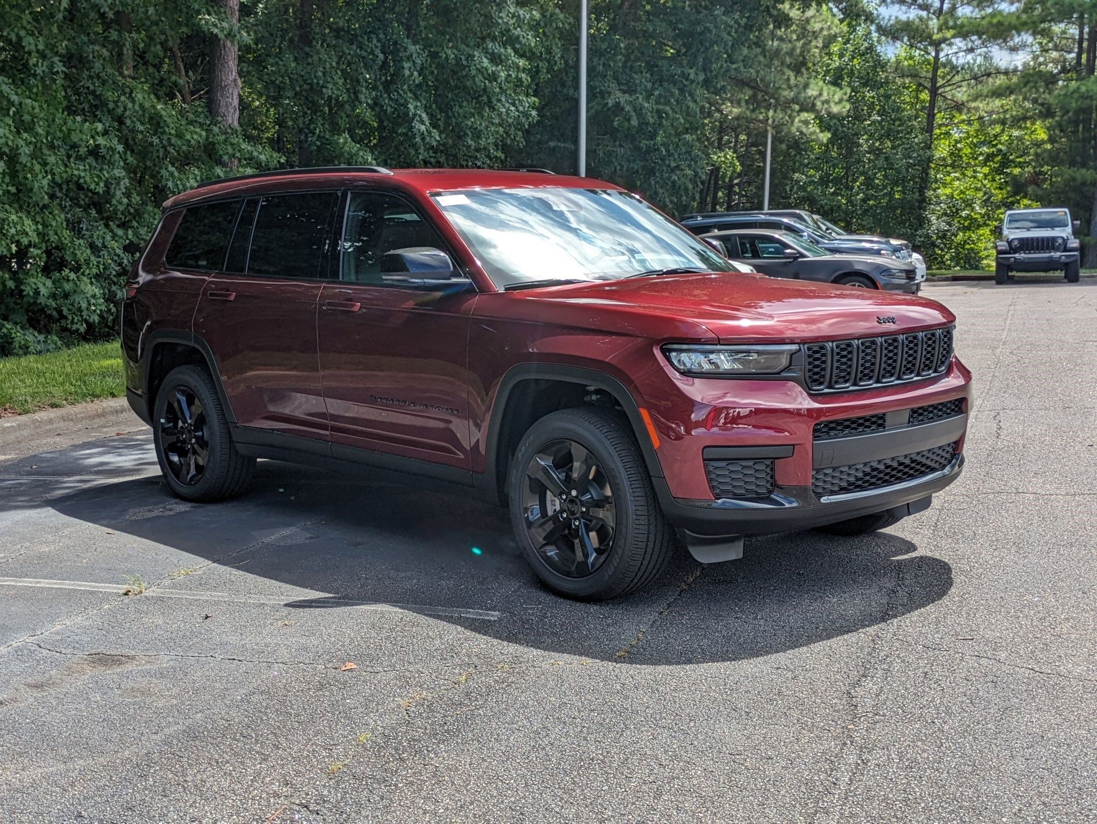 2025 Jeep Grand Cherokee Altitude photo 2