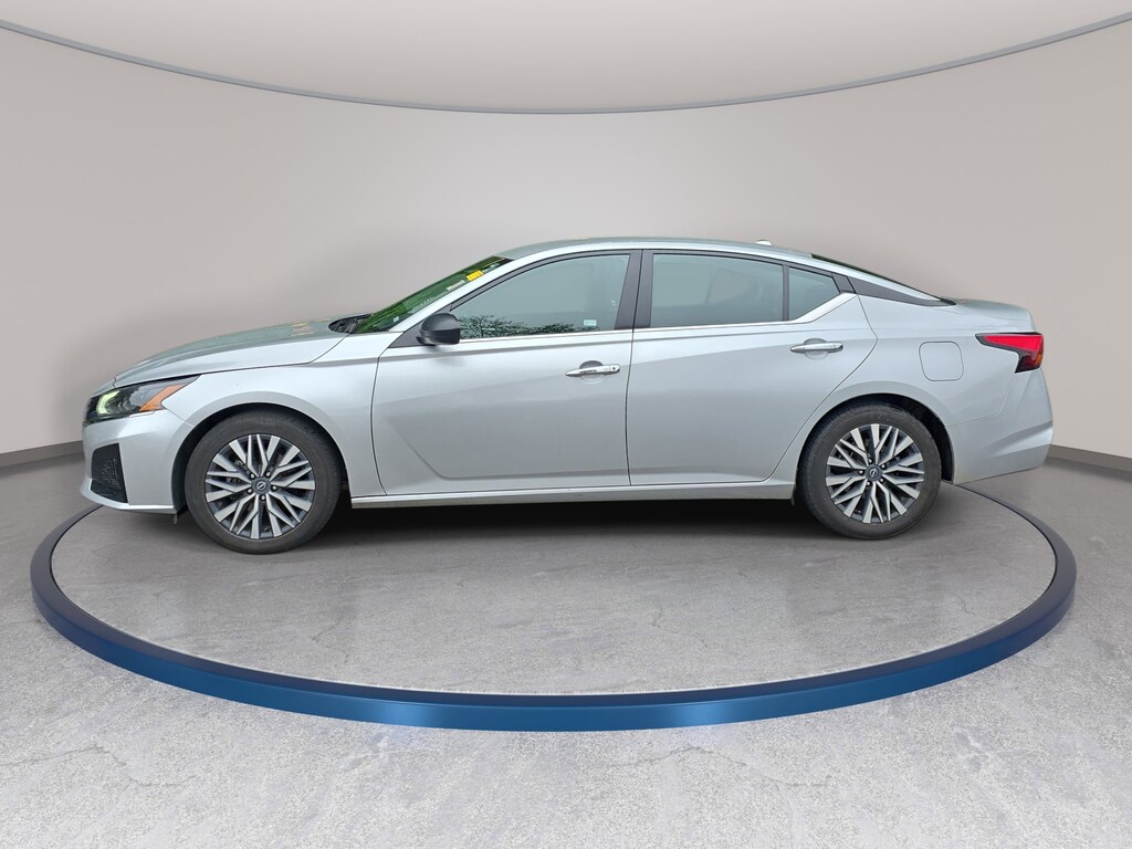 Used 2024 Nissan Altima 2.5 SV Sedan