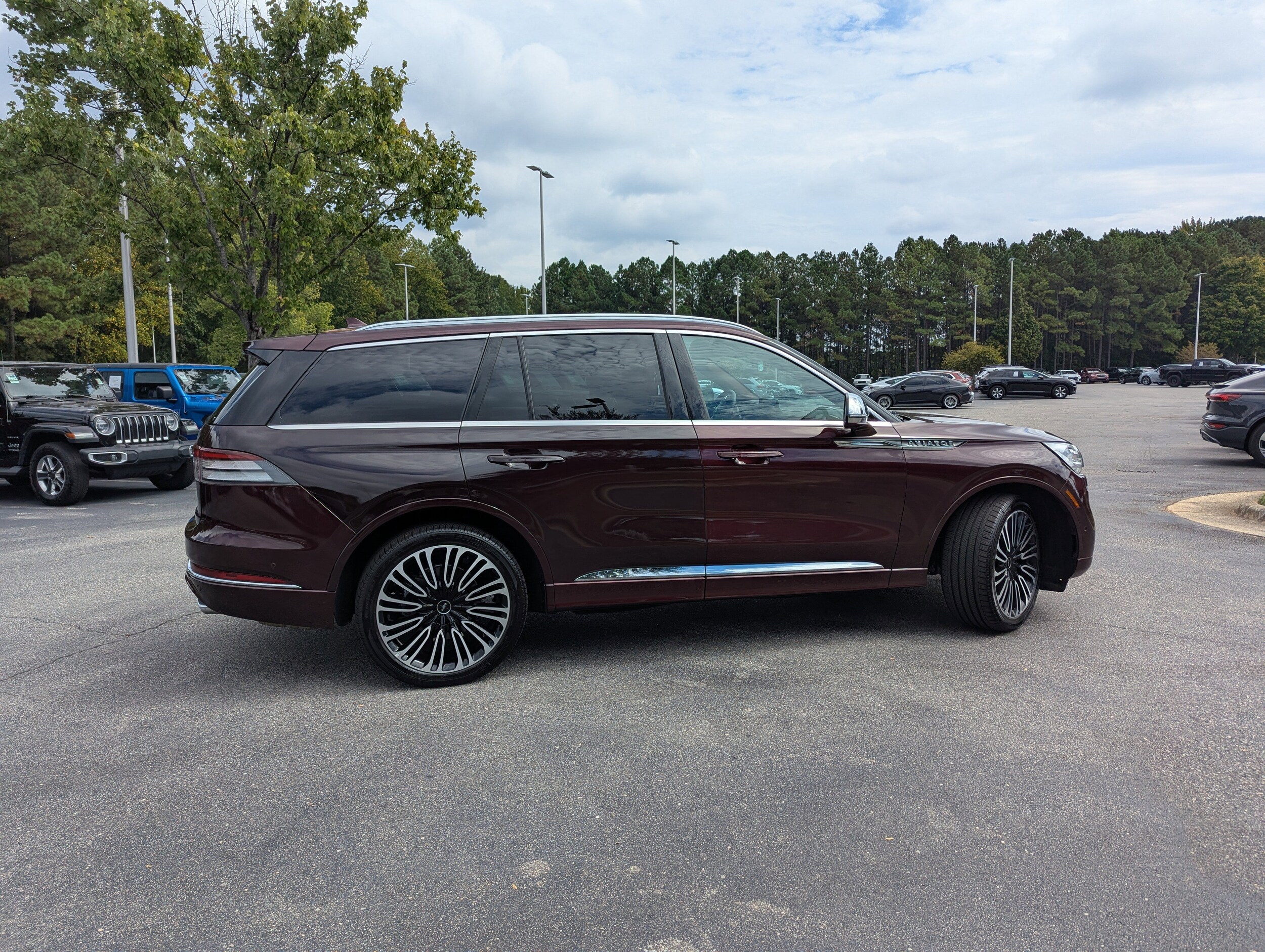 2020 Lincoln Aviator Black Label photo 2