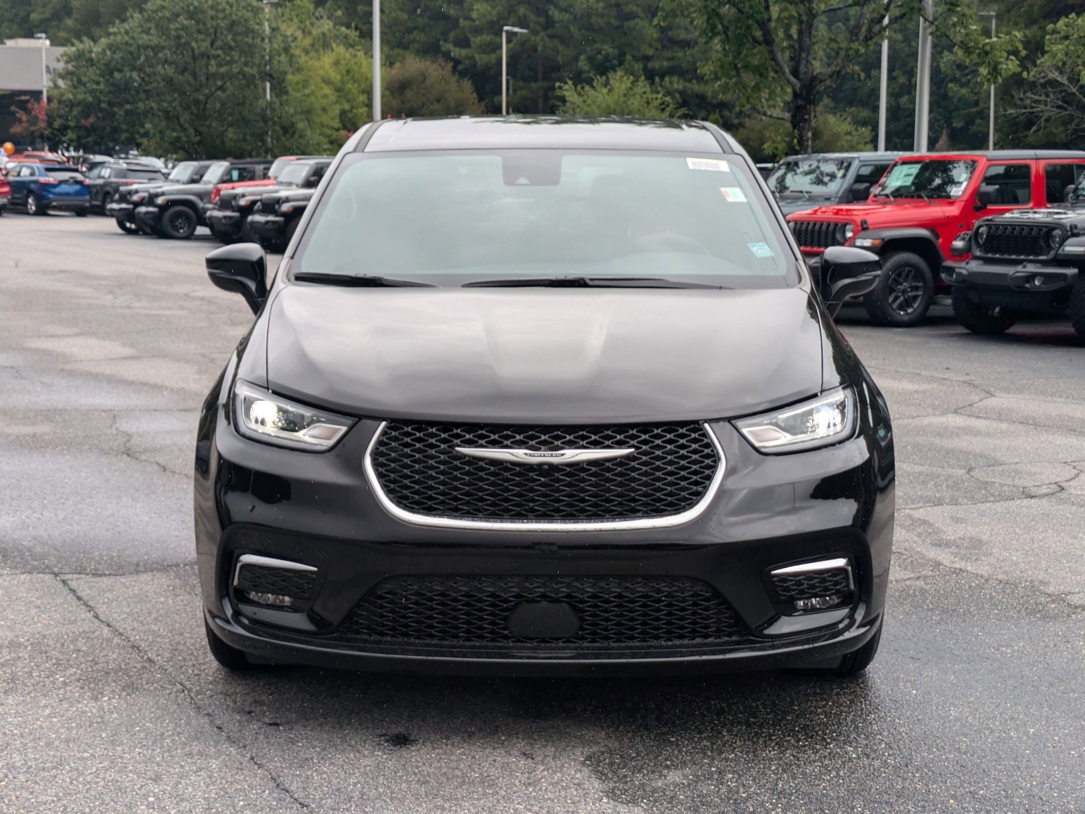 2026 Chrysler Pacifica photo 2