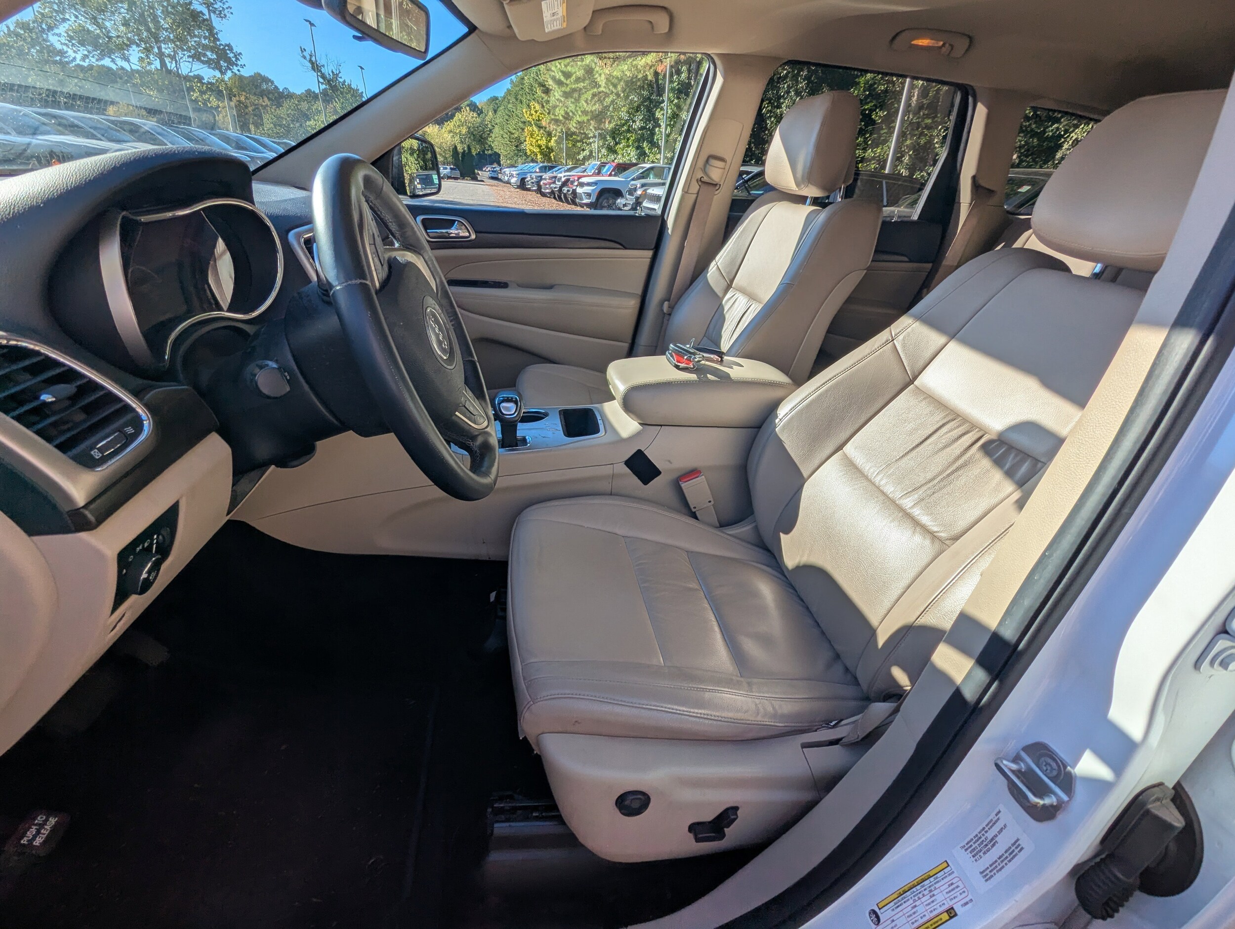 2015 Jeep Grand Cherokee Laredo photo 2