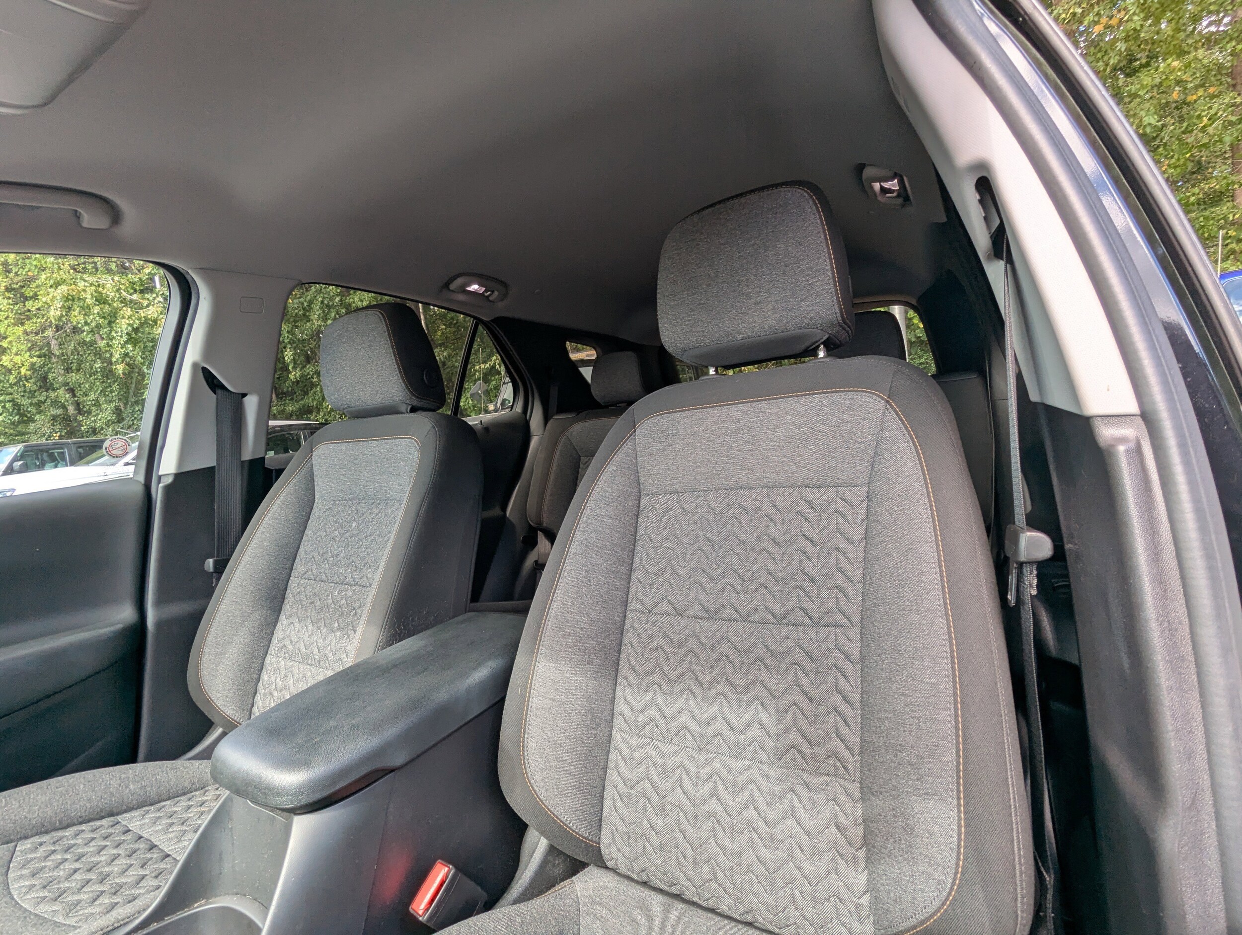 2024 Chevrolet Equinox photo 2