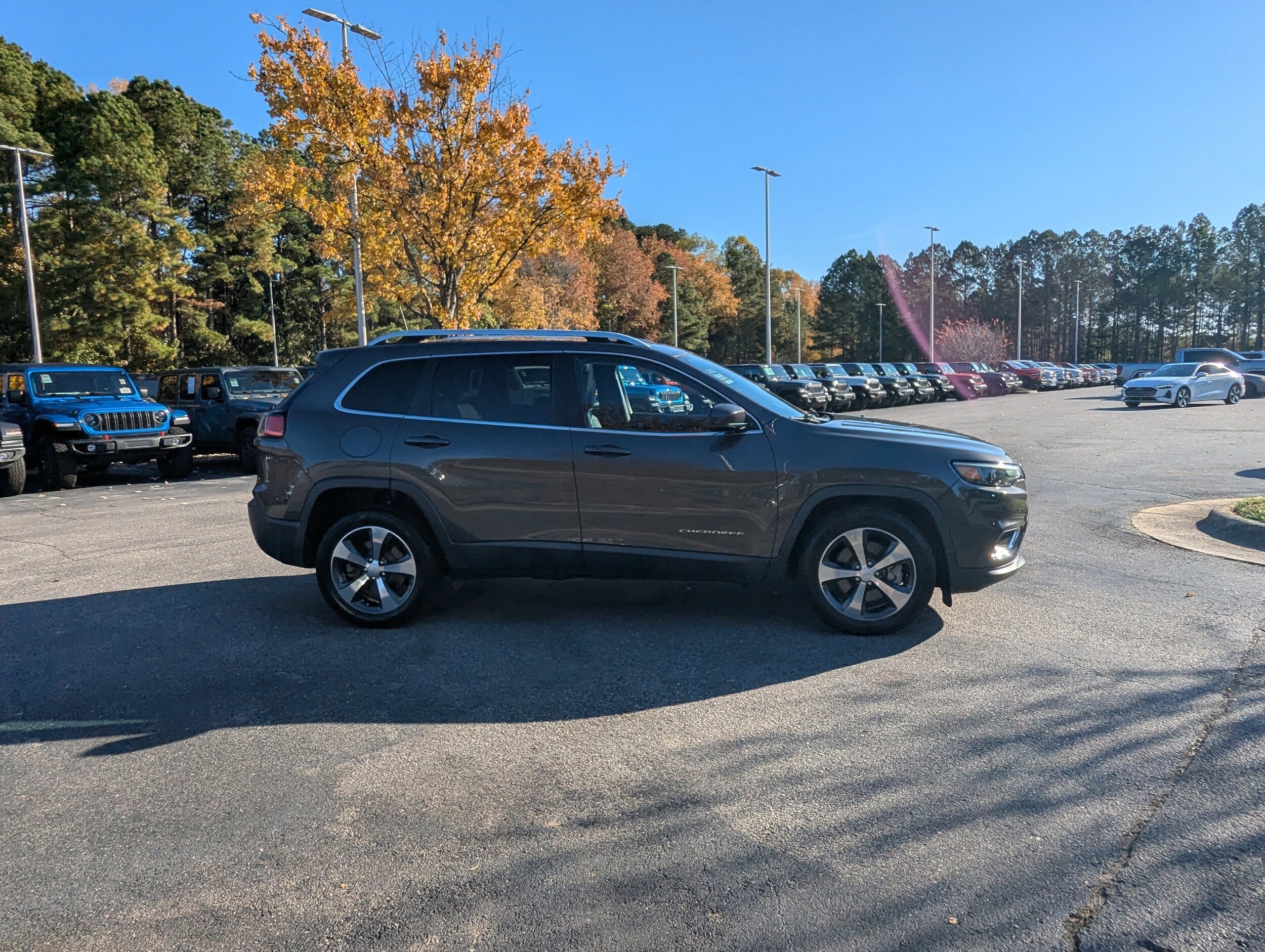 2019 Jeep Cherokee Limited photo 2