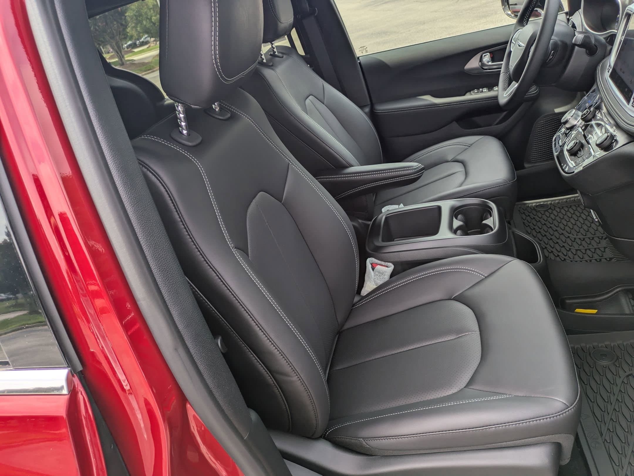 2026 Chrysler Pacifica Select - Photo 28