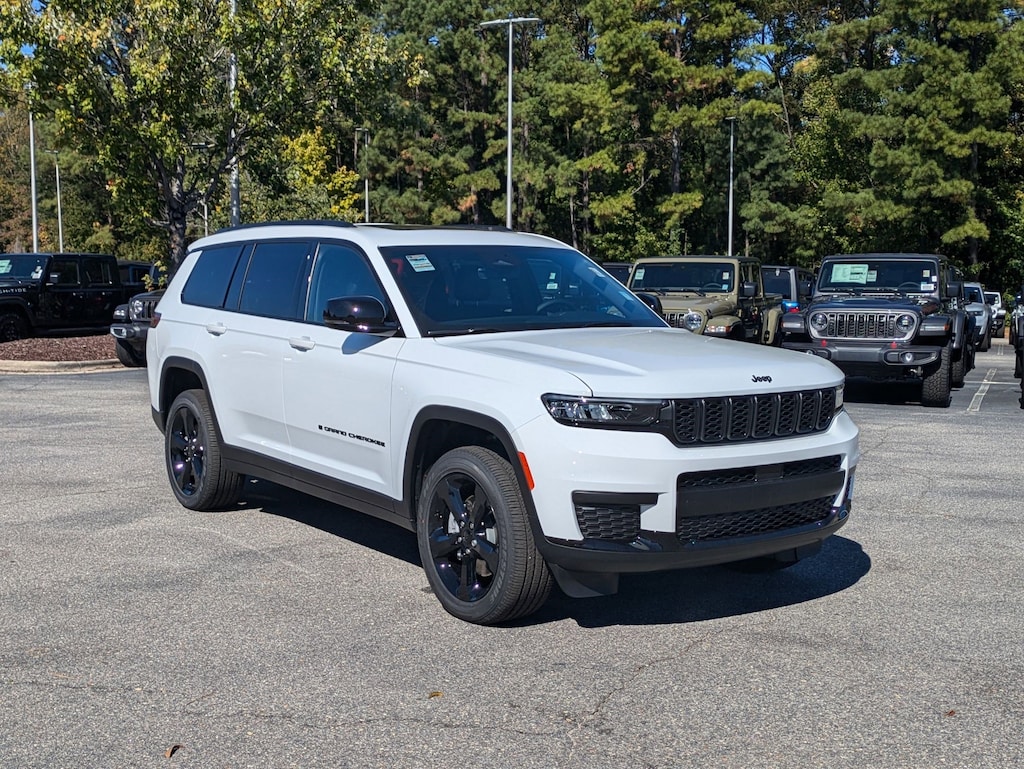 New 2025 Jeep Grand Cherokee L ALTITUDE X 4X4 Sport Utility