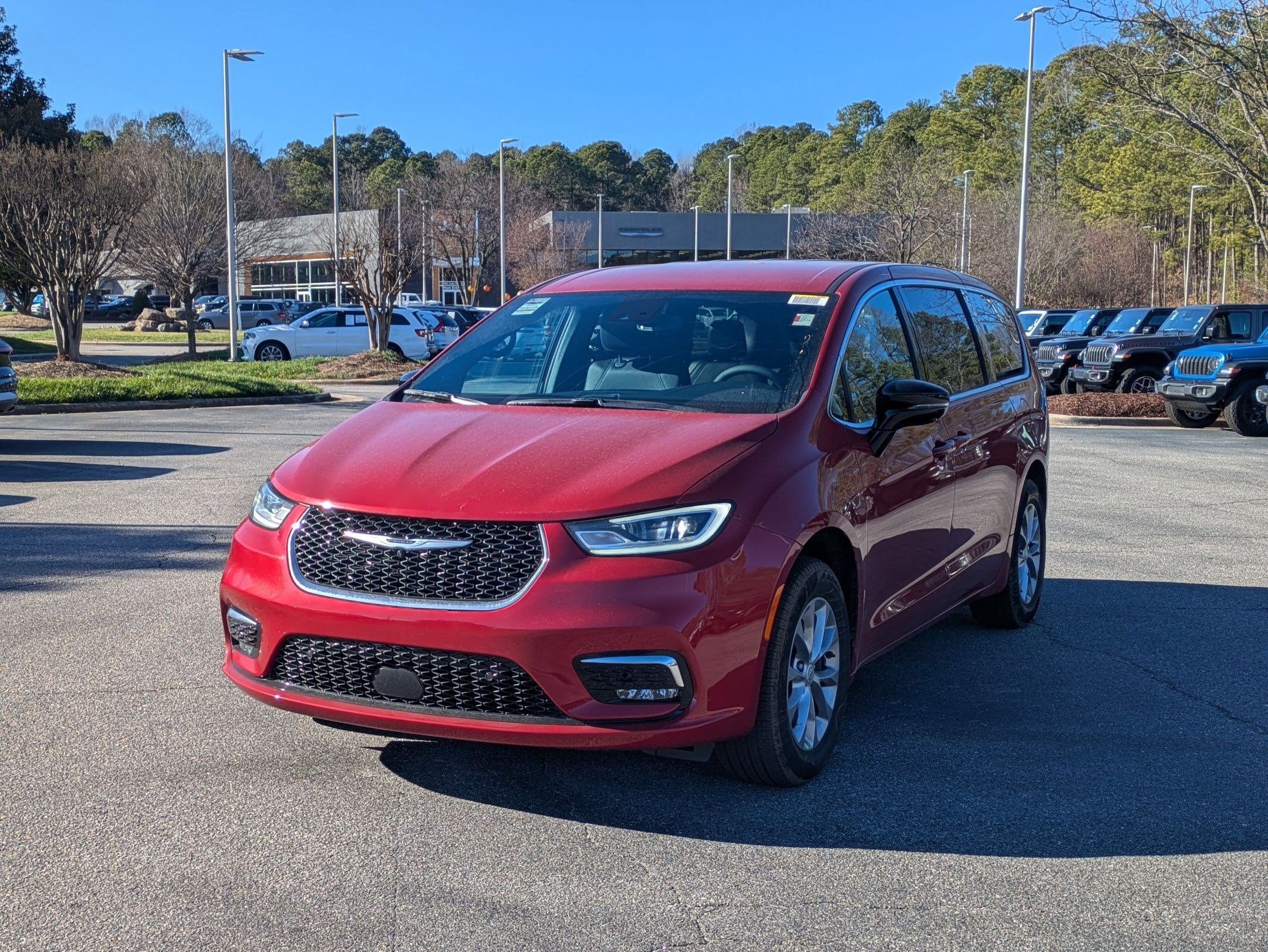 2026 Chrysler Pacifica Select's photo