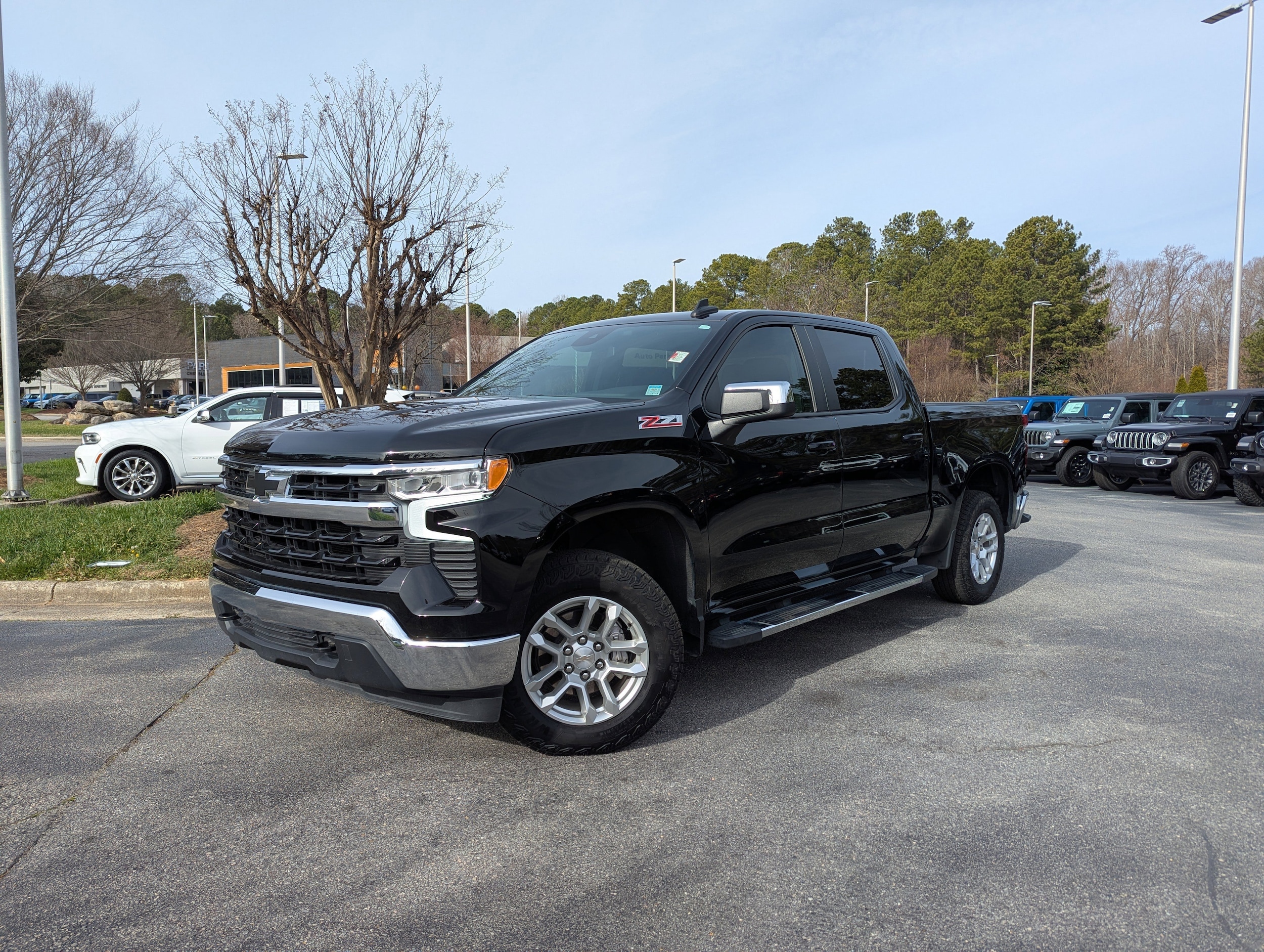 2024 Chevrolet Silverado 1500 LT's photo
