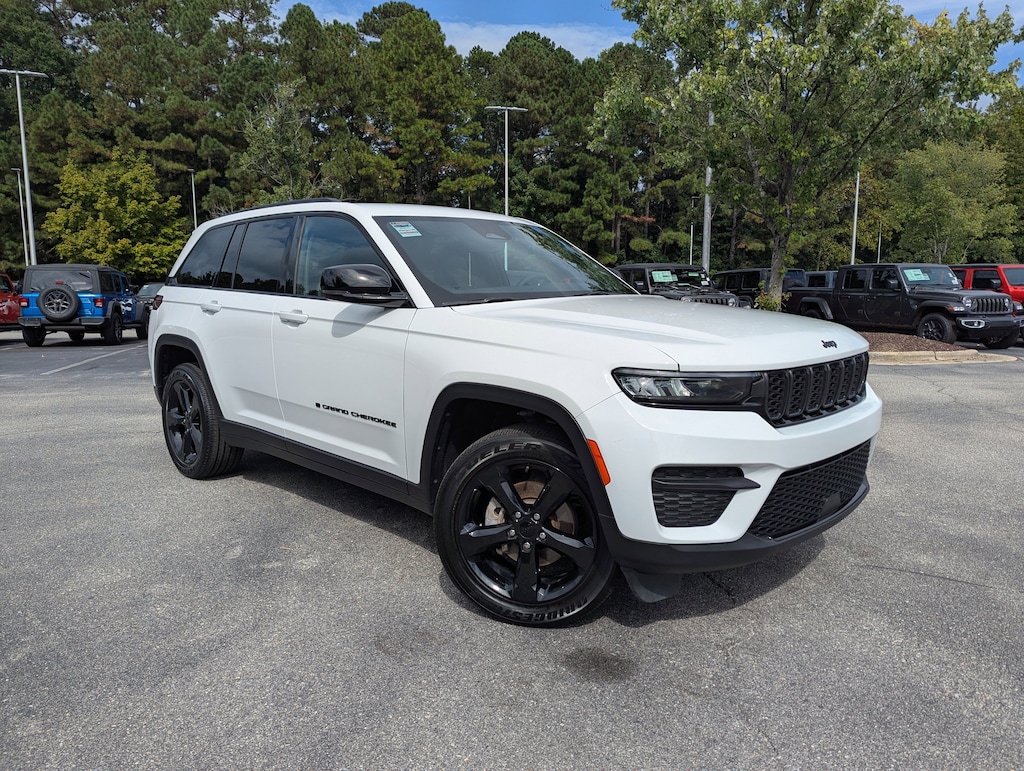 Used 2023 Jeep Grand Cherokee Altitude Altitude 4x4