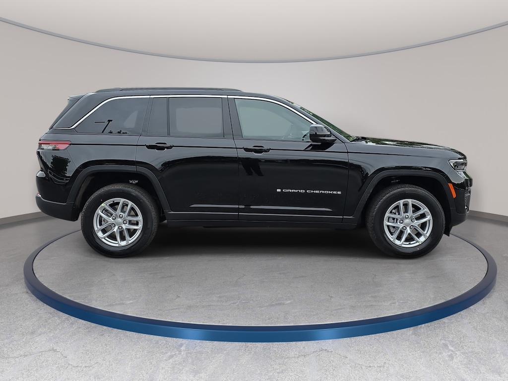 New 2026 Jeep Grand Cherokee LAREDO X 4X4 Sport Utility