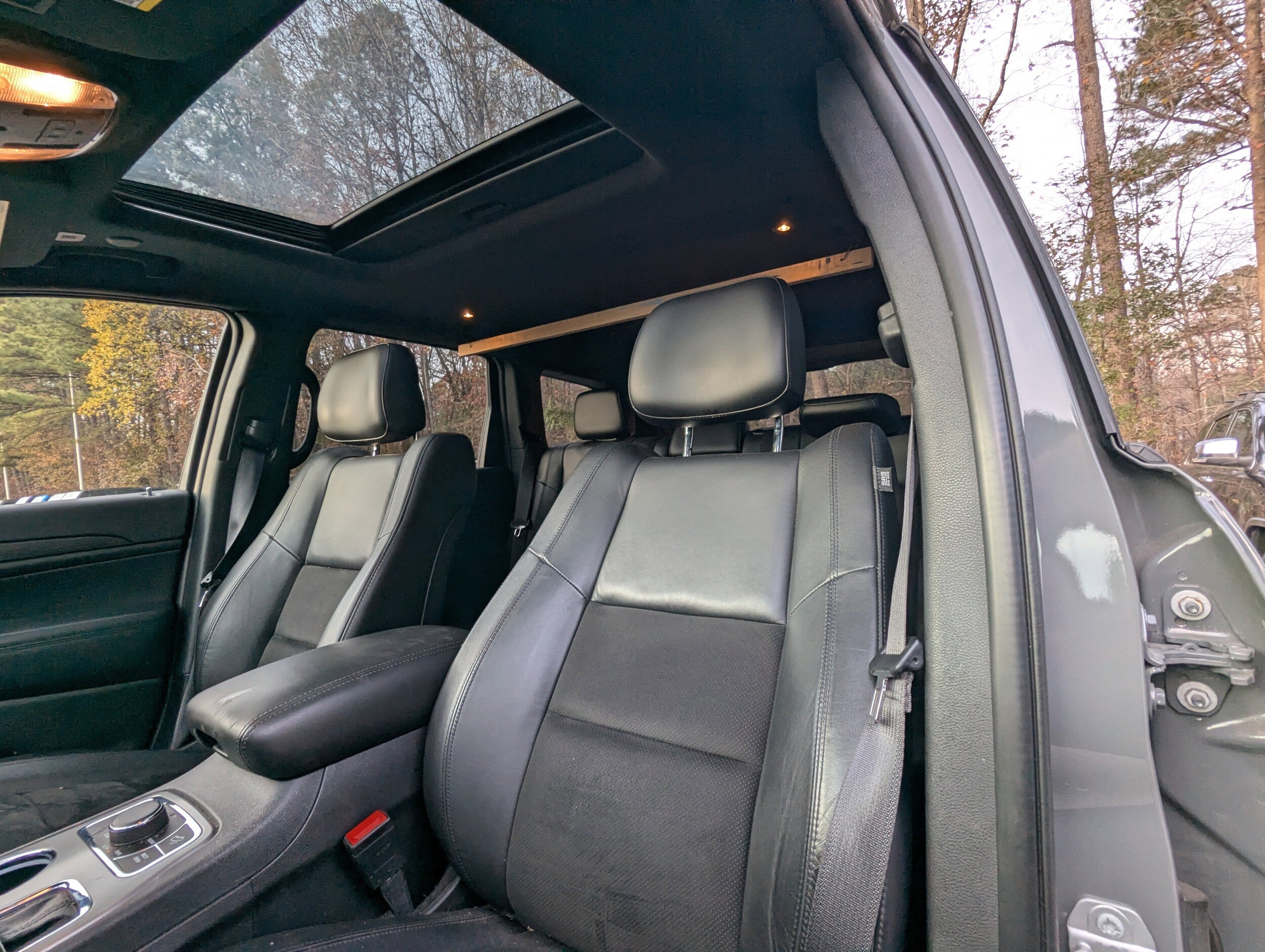 2022 Jeep Cherokee Laredo photo 2