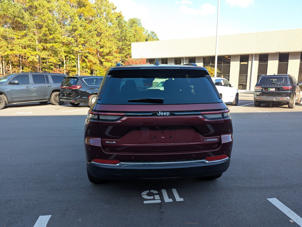 Used 2024 Jeep Grand Cherokee Laredo Laredo 4x4