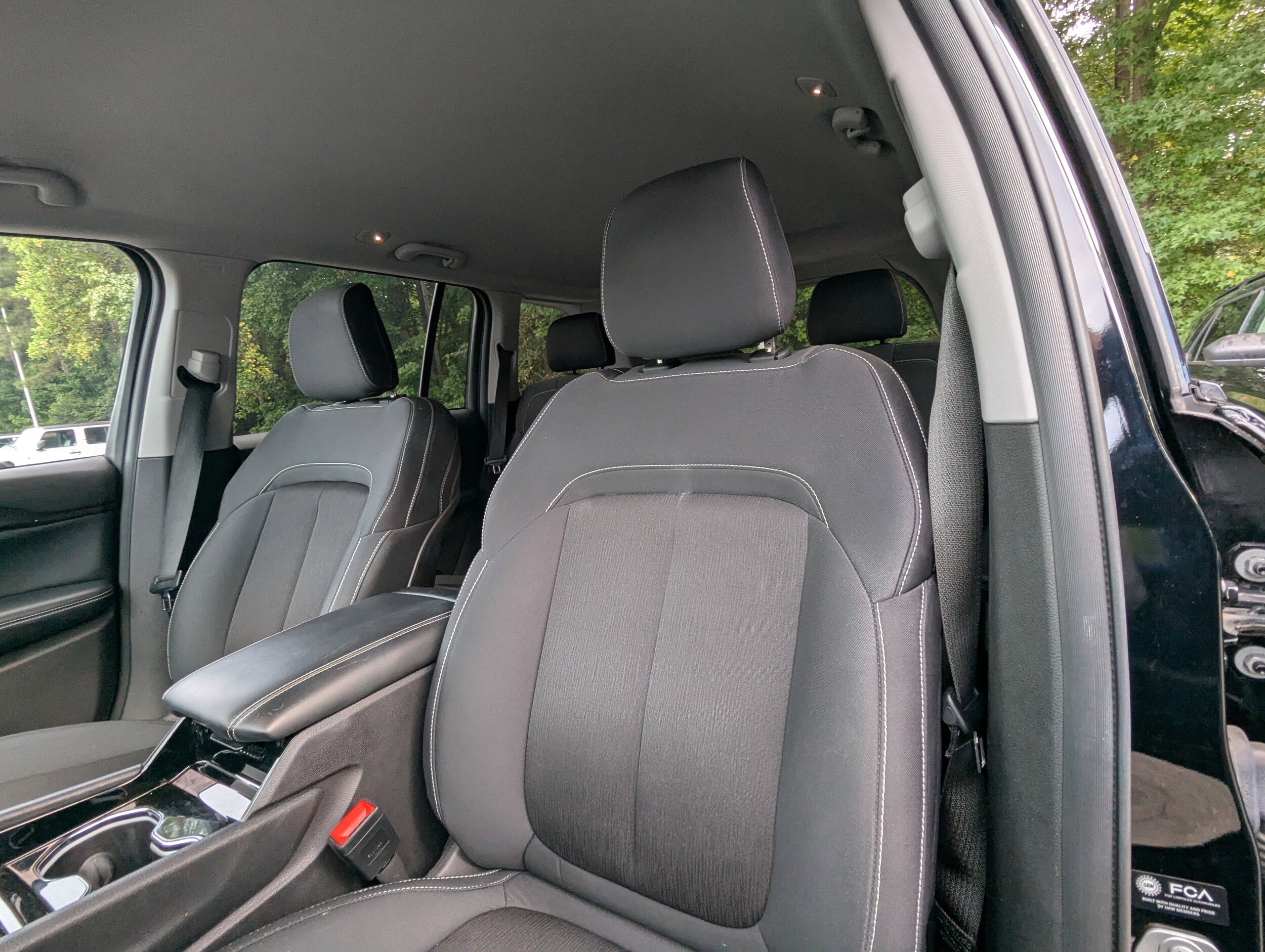2023 Jeep Grand Cherokee Laredo photo 2