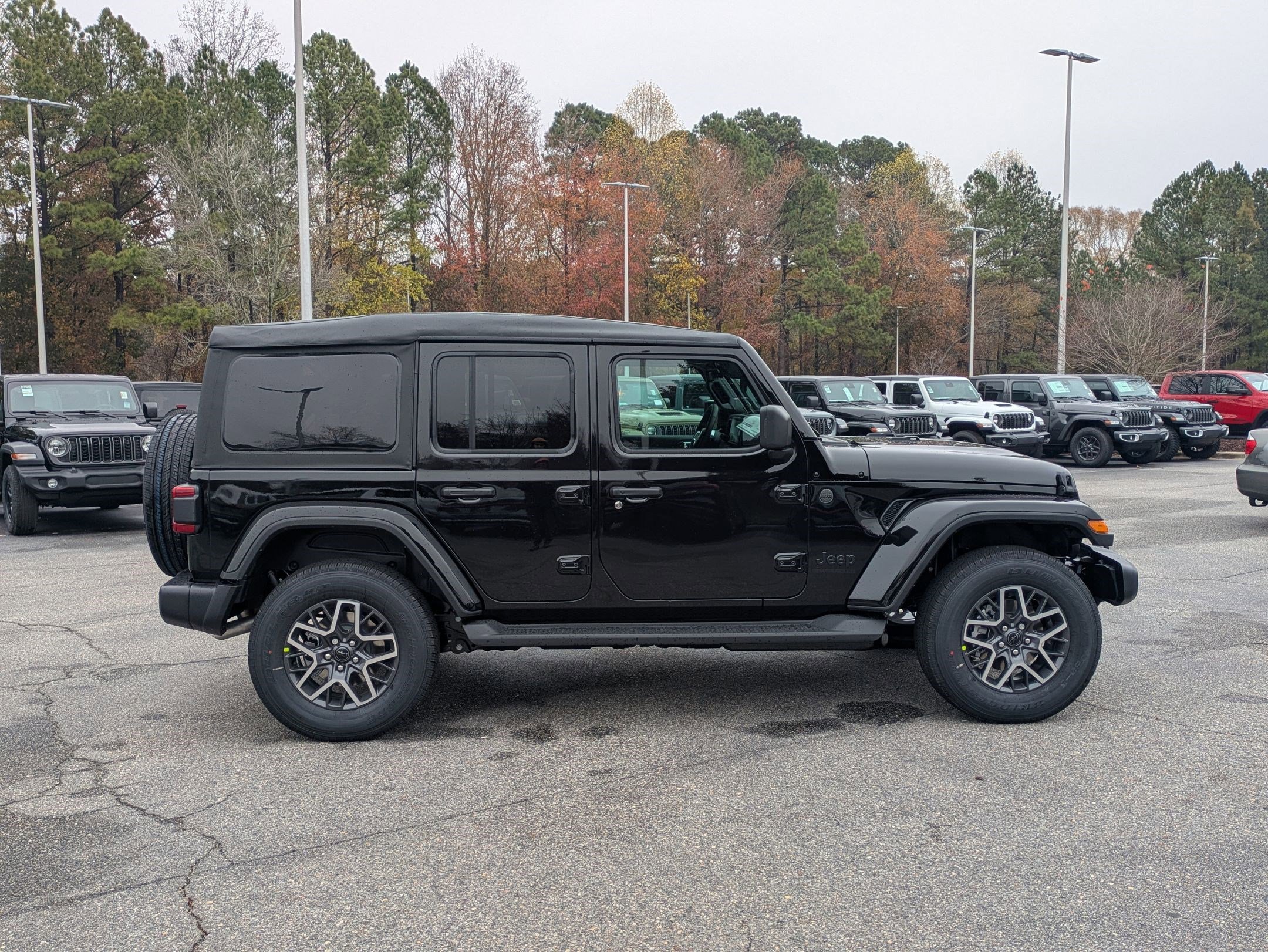 2026 Jeep Wrangler Sahara photo 4