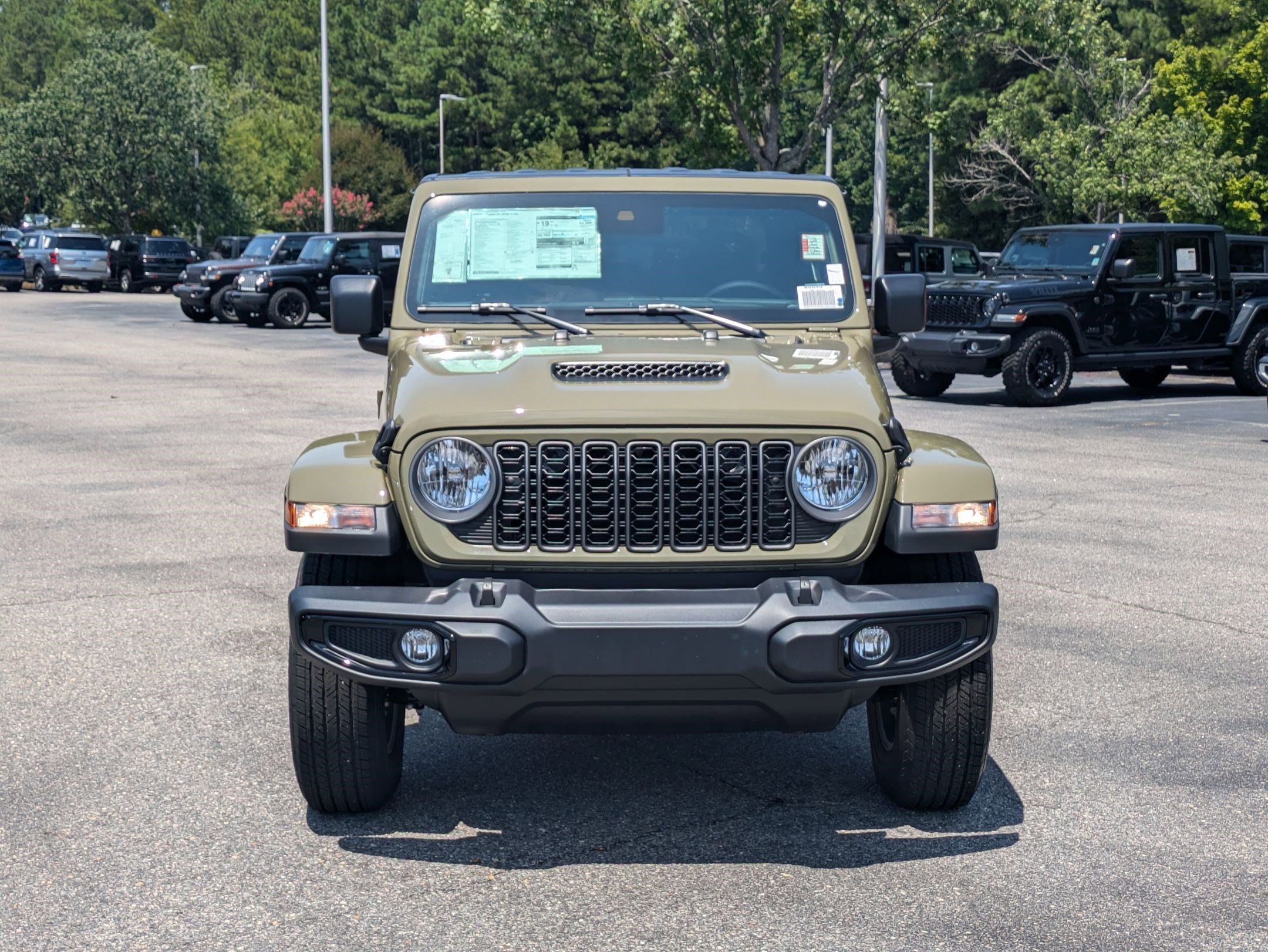 2025 Jeep Gladiator Sport S photo 2
