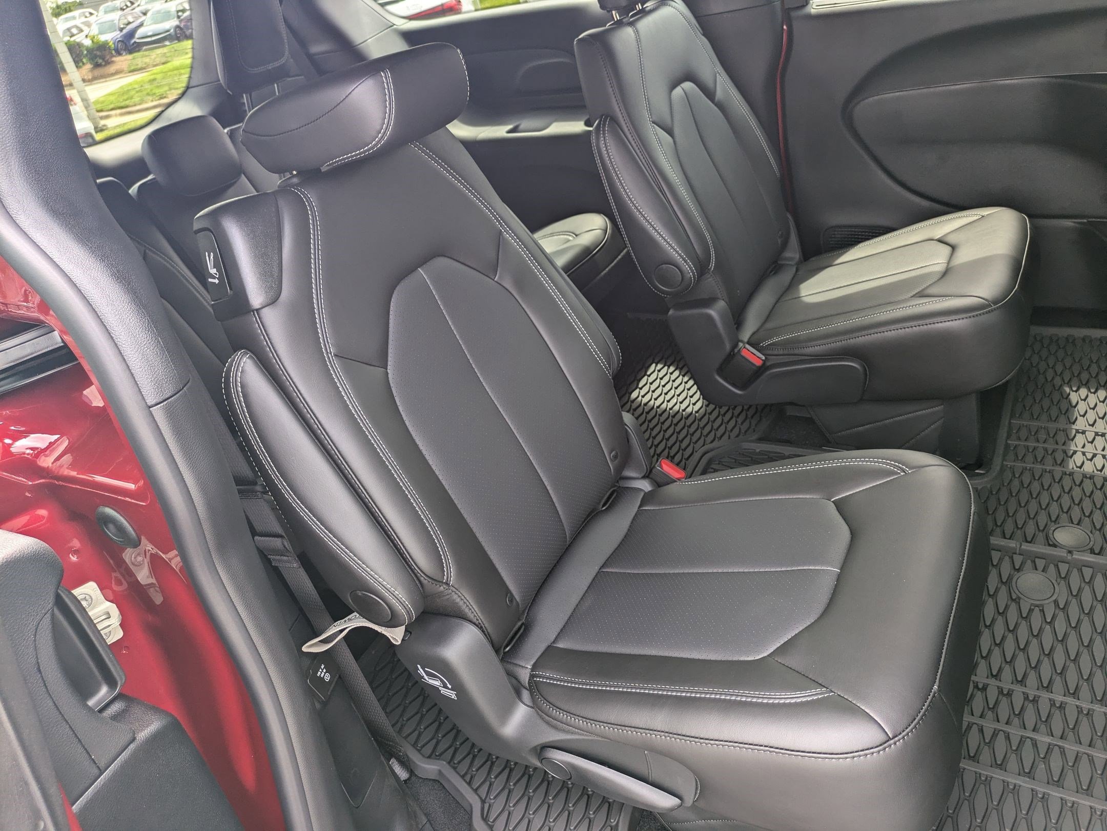 2026 Chrysler Pacifica Select - Photo 28