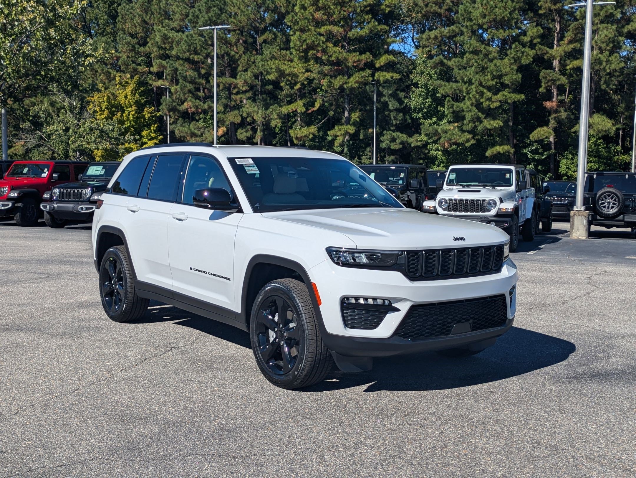 2025 Jeep Grand Cherokee Limited photo 3
