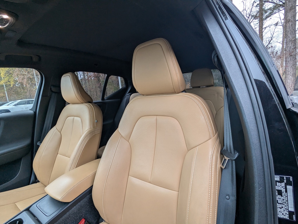 Used 2020 Volvo XC40 Momentum T5 AWD Momentum