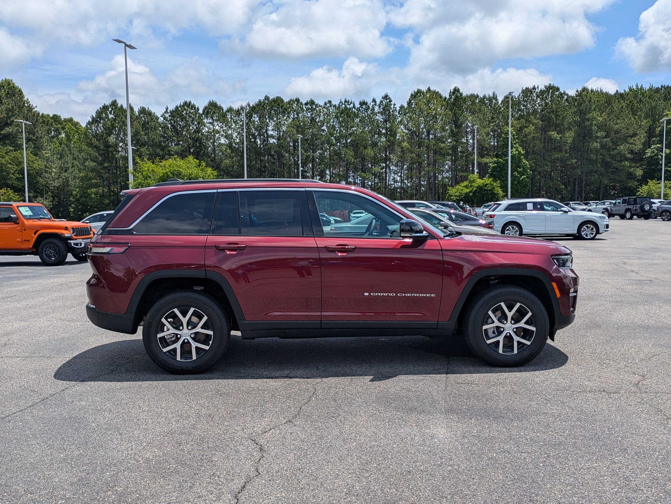 2025 Jeep Grand Cherokee Limited photo 4