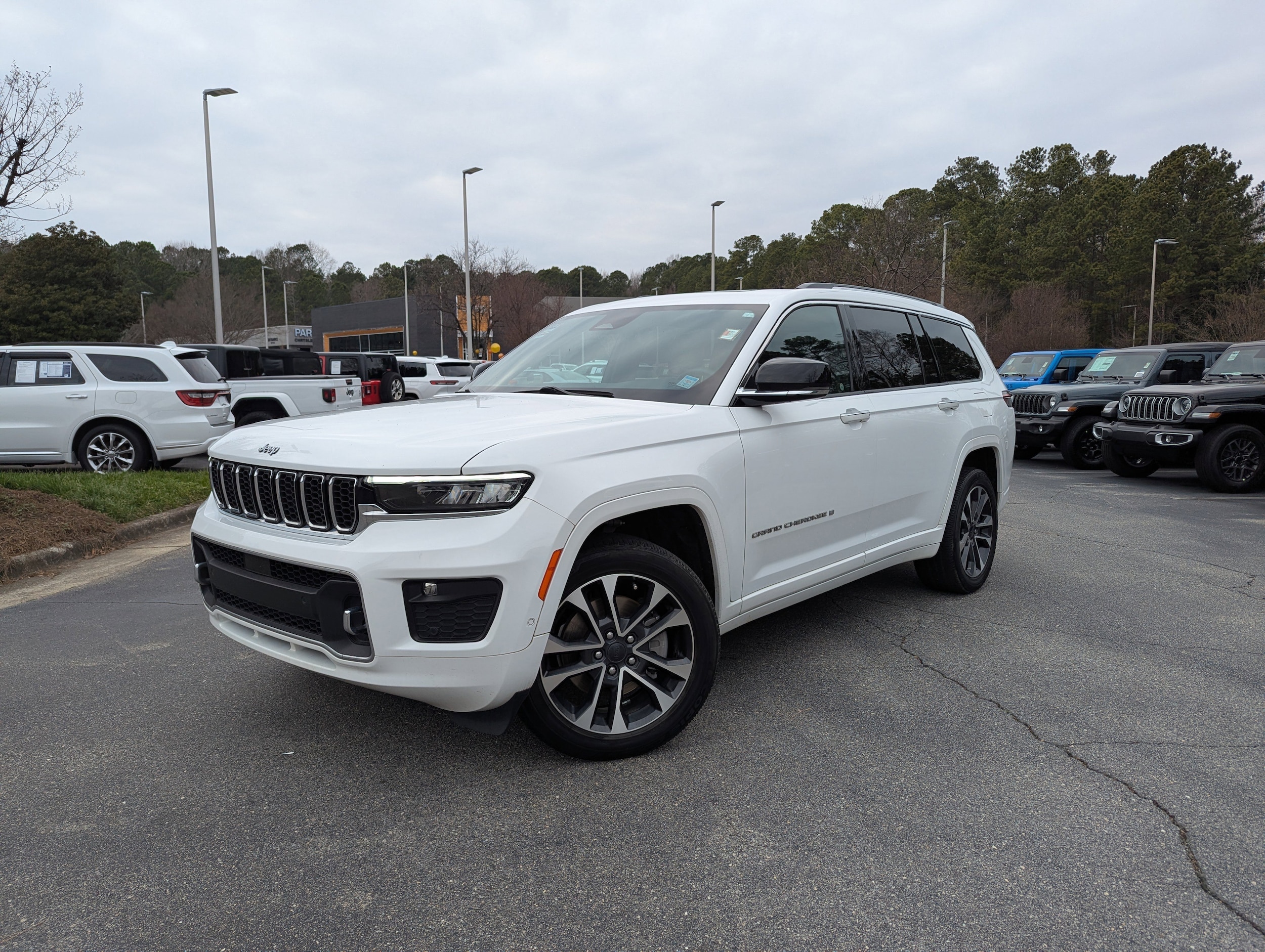 2021 Jeep Grand Cherokee L Overland's photo