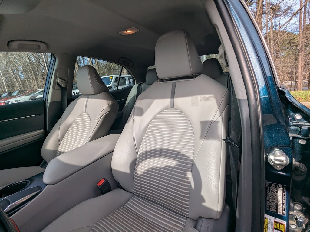 Used 2020 Toyota Camry SE SE Auto