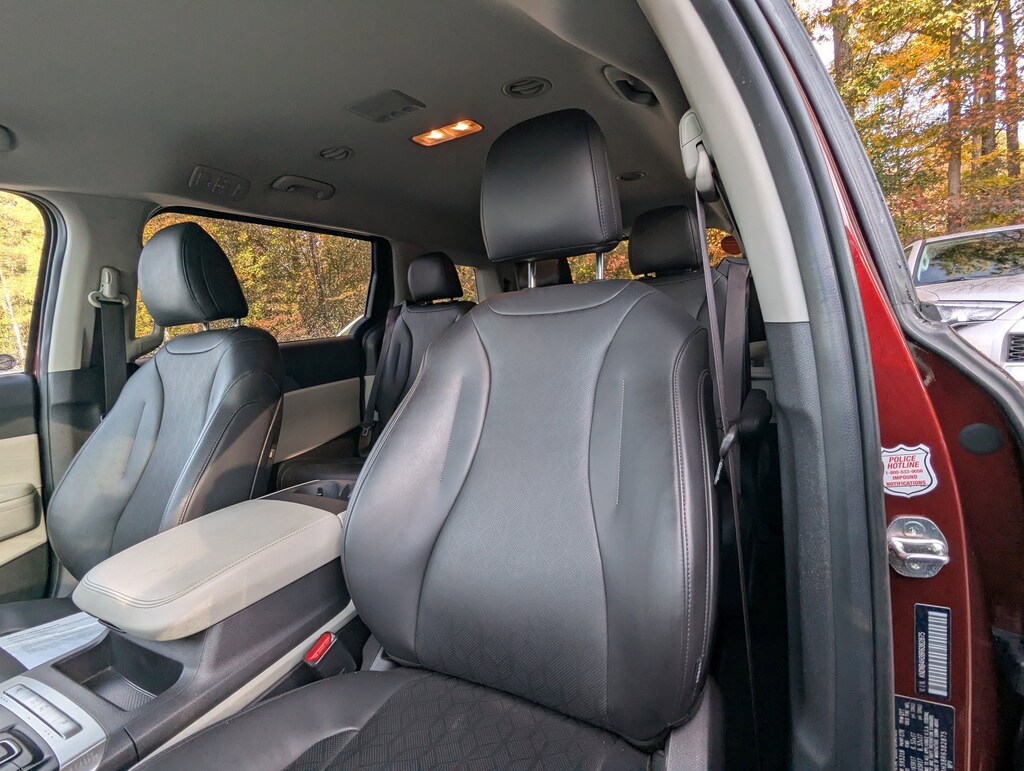 Used 2024 Kia Carnival LX LX FWD w/Seat Pkg