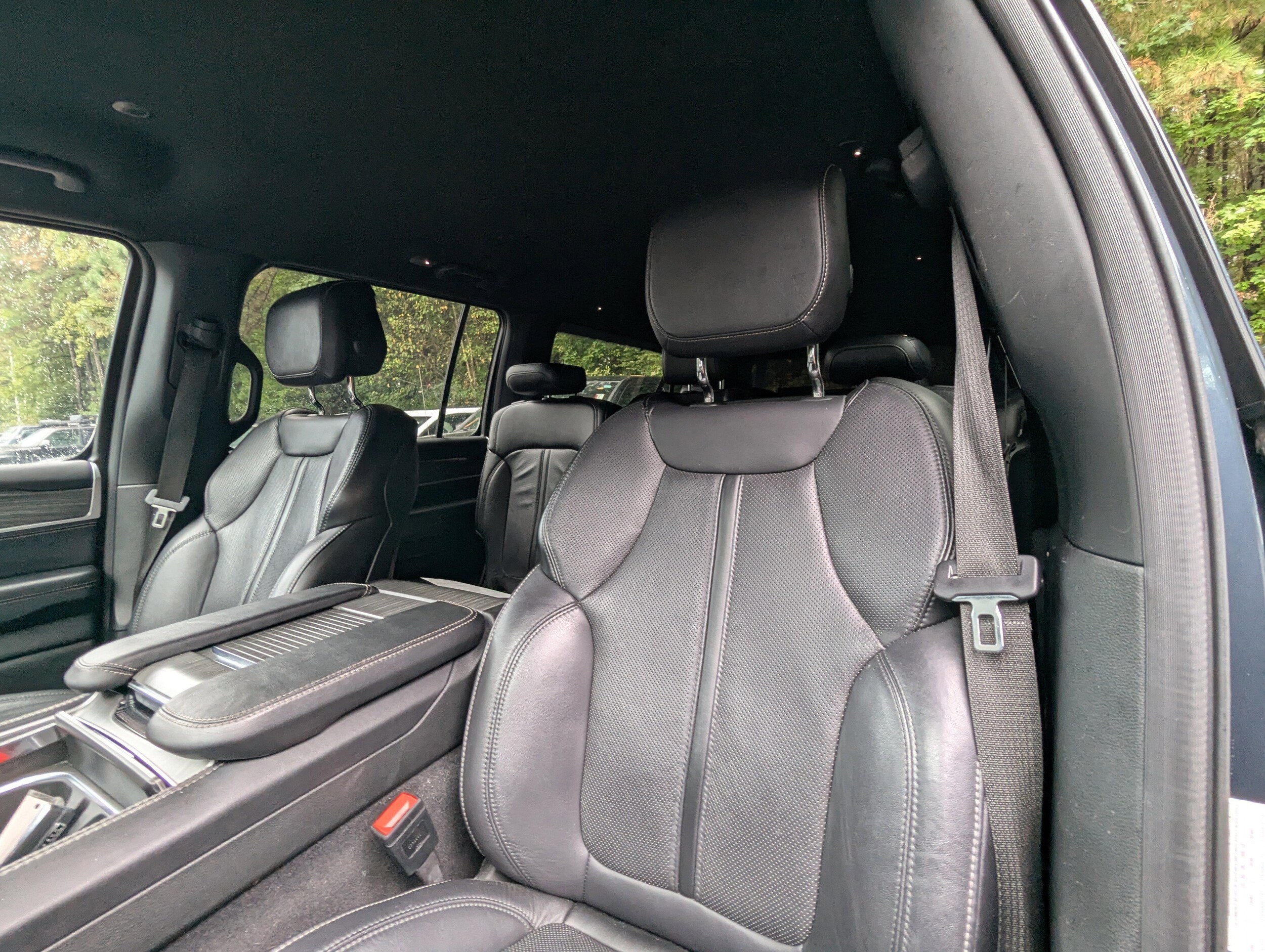 2024 Jeep Wagoneer L Series II photo 2