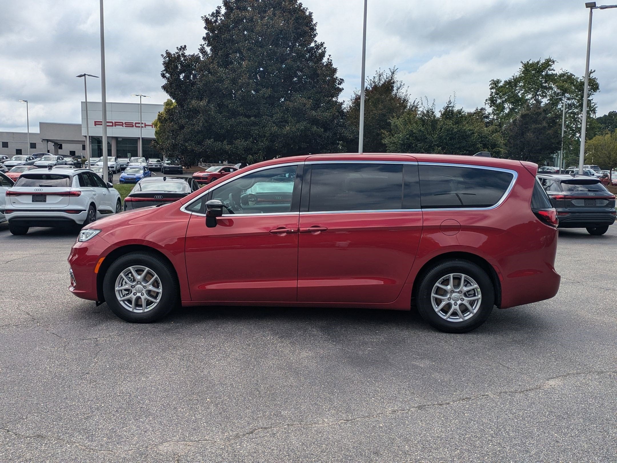 2026 Chrysler Pacifica Select - Photo 8