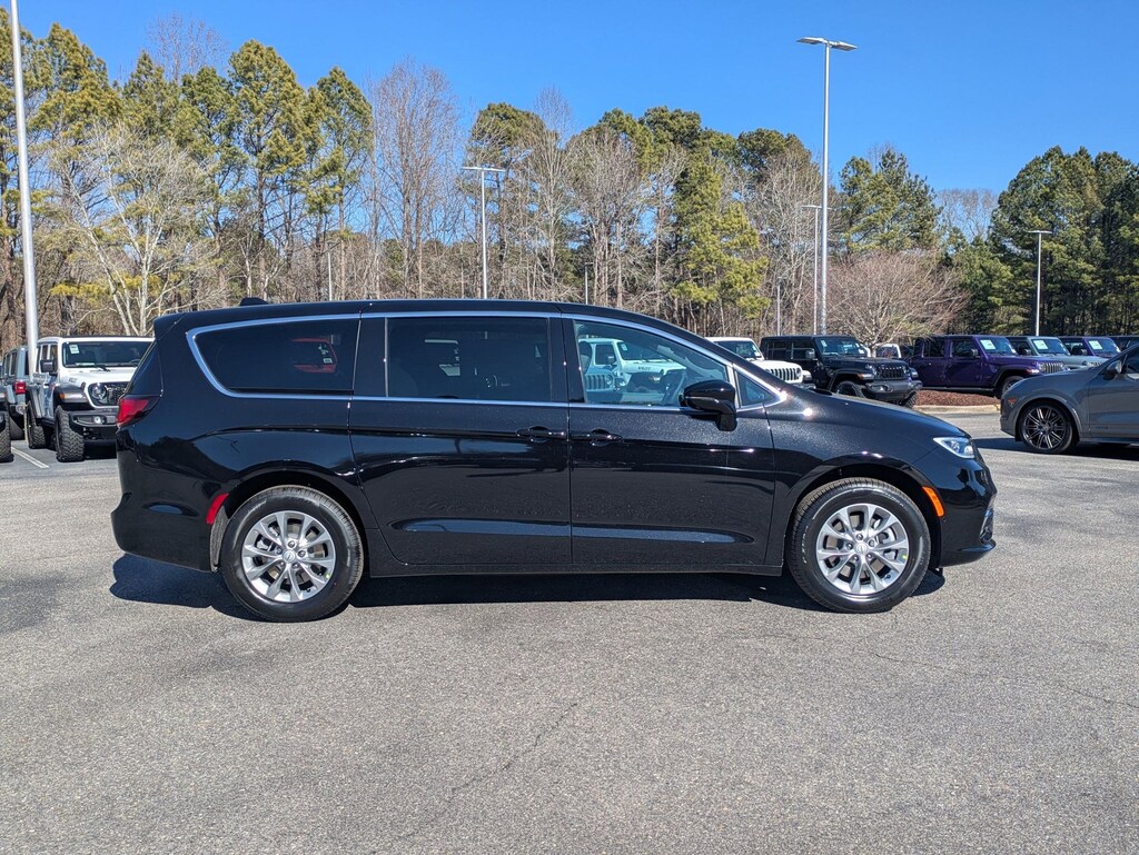 New 2026 Chrysler Pacifica SELECT AWD Passenger Van