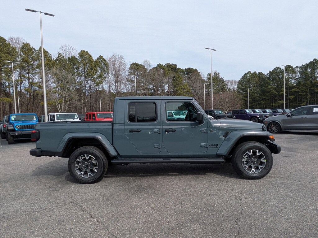 New 2026 Jeep Gladiator SAHARA 4X4 Pickup