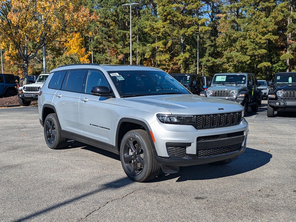 New 2025 Jeep Grand Cherokee L ALTITUDE X 4X4 Sport Utility