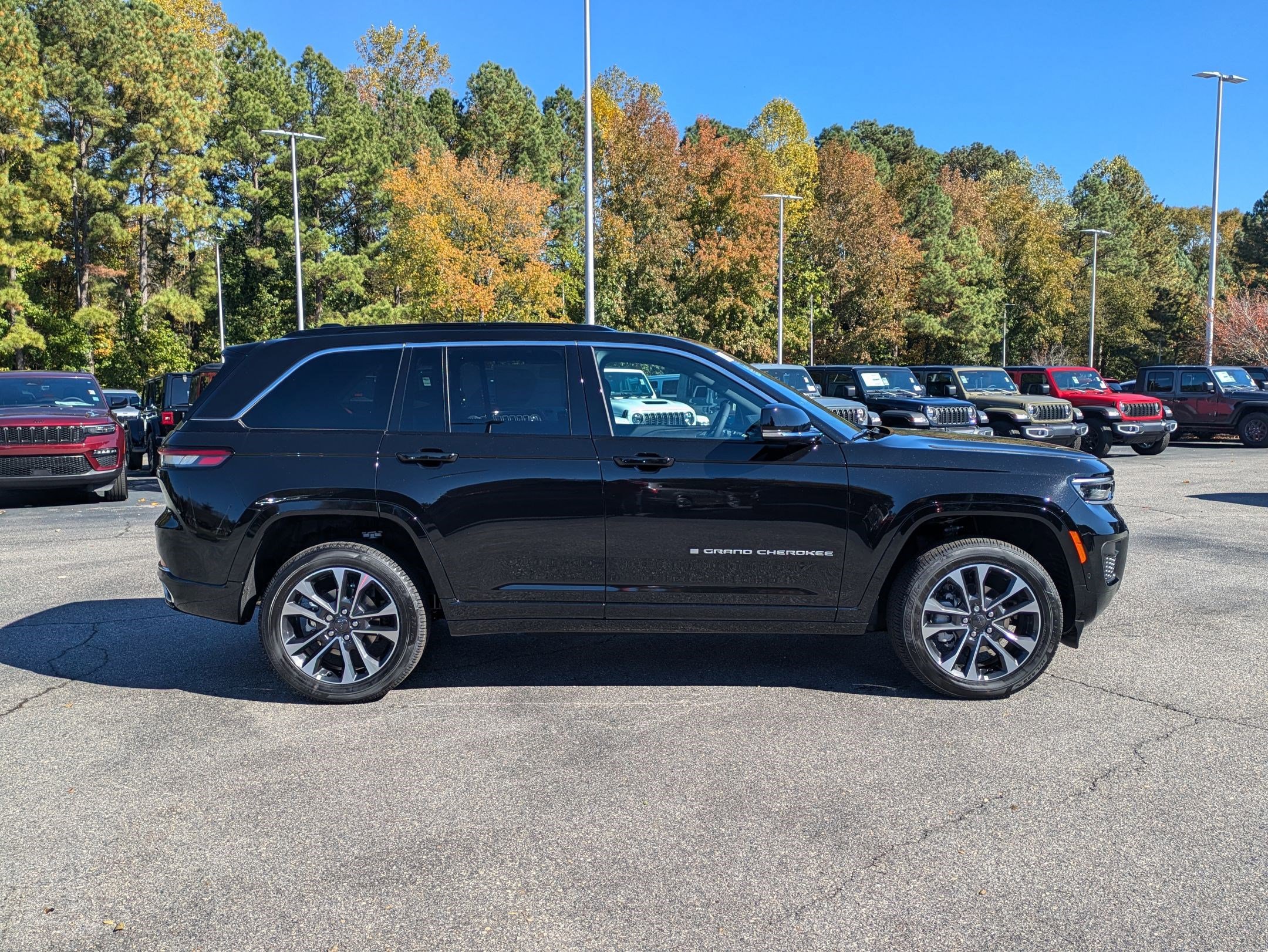 2025 Jeep Grand Cherokee Overland photo 2